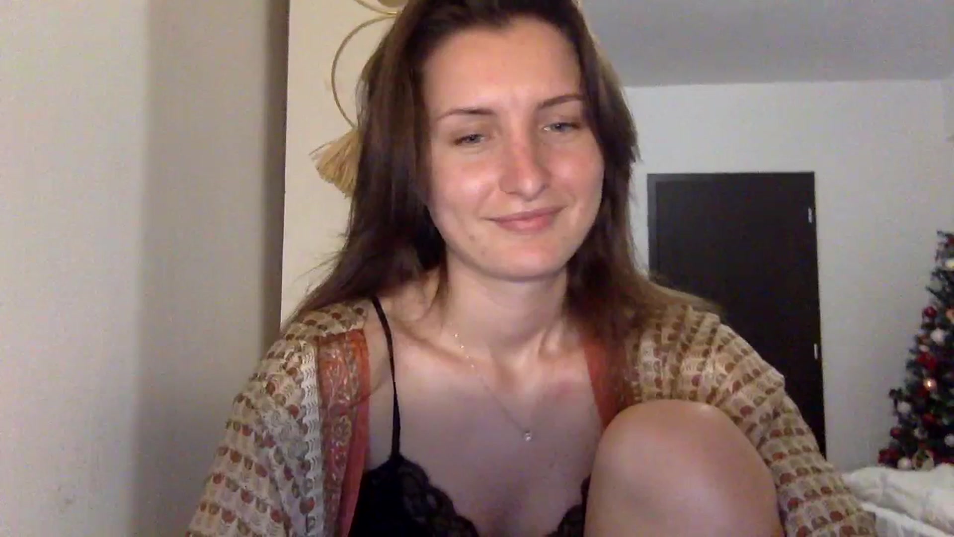Gallery image thumbnail from EmilyRosier's myfreecams stream on, 11/28/2023, 22:21 image 16 of 20