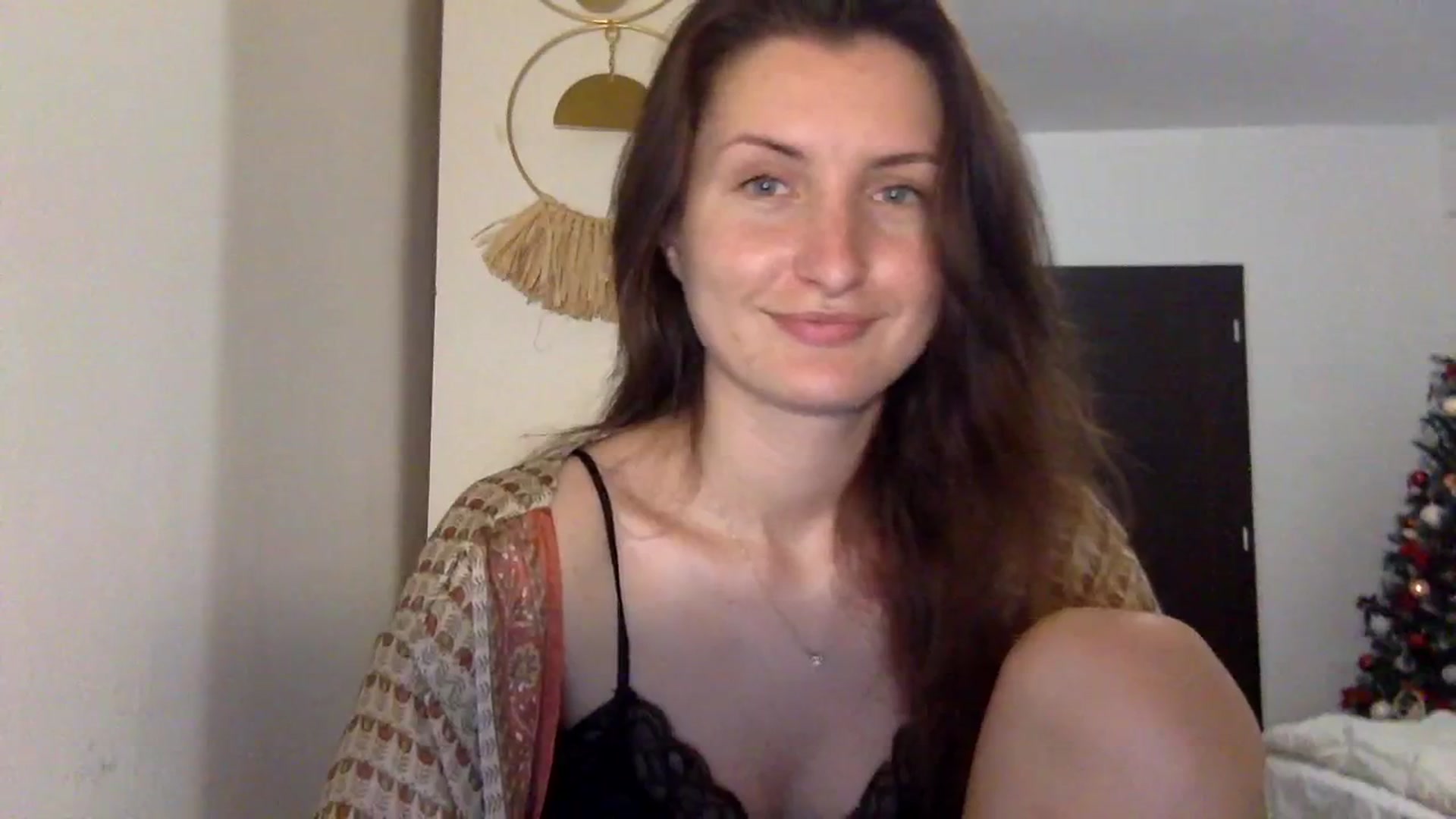 Gallery image thumbnail from EmilyRosier's myfreecams stream on, 11/28/2023, 22:21 image 13 of 20