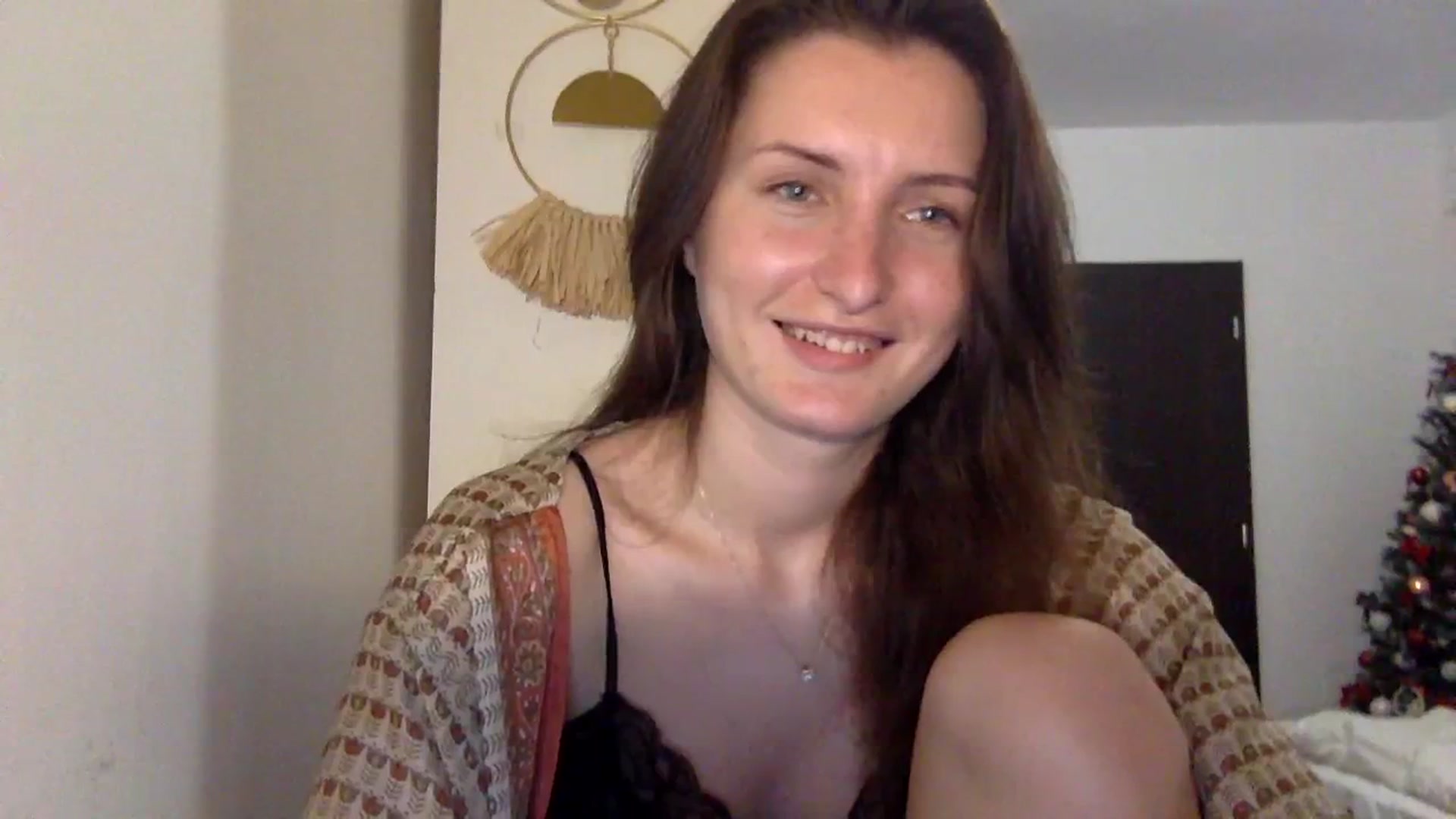 Gallery image thumbnail from EmilyRosier's myfreecams stream on, 11/28/2023, 22:21 image 14 of 20