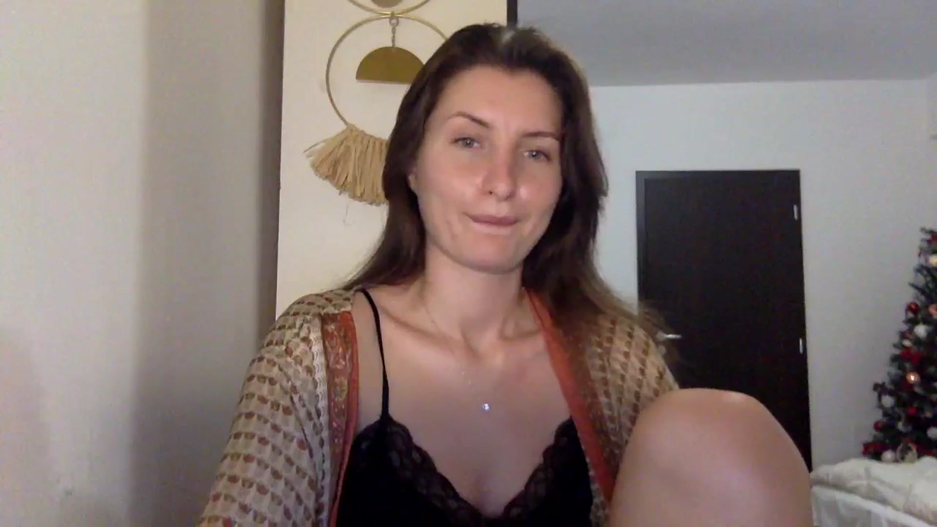 Gallery image thumbnail from EmilyRosier's myfreecams stream on, 11/28/2023, 22:21 image 17 of 20