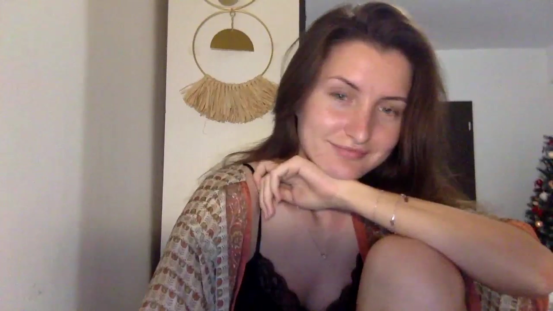 Gallery image thumbnail from EmilyRosier's myfreecams stream on, 11/28/2023, 22:21 image 2 of 20