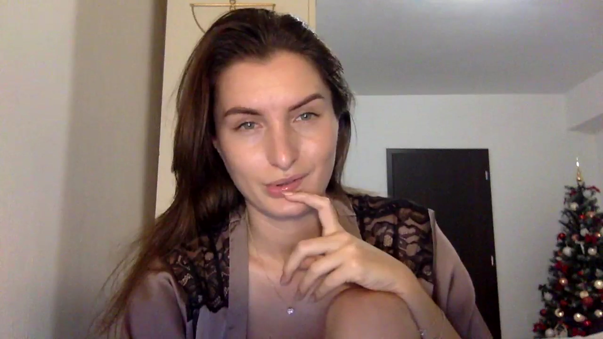 Gallery image thumbnail from EmilyRosier's myfreecams stream on, 12/01/2023, 21:10 image 12 of 20