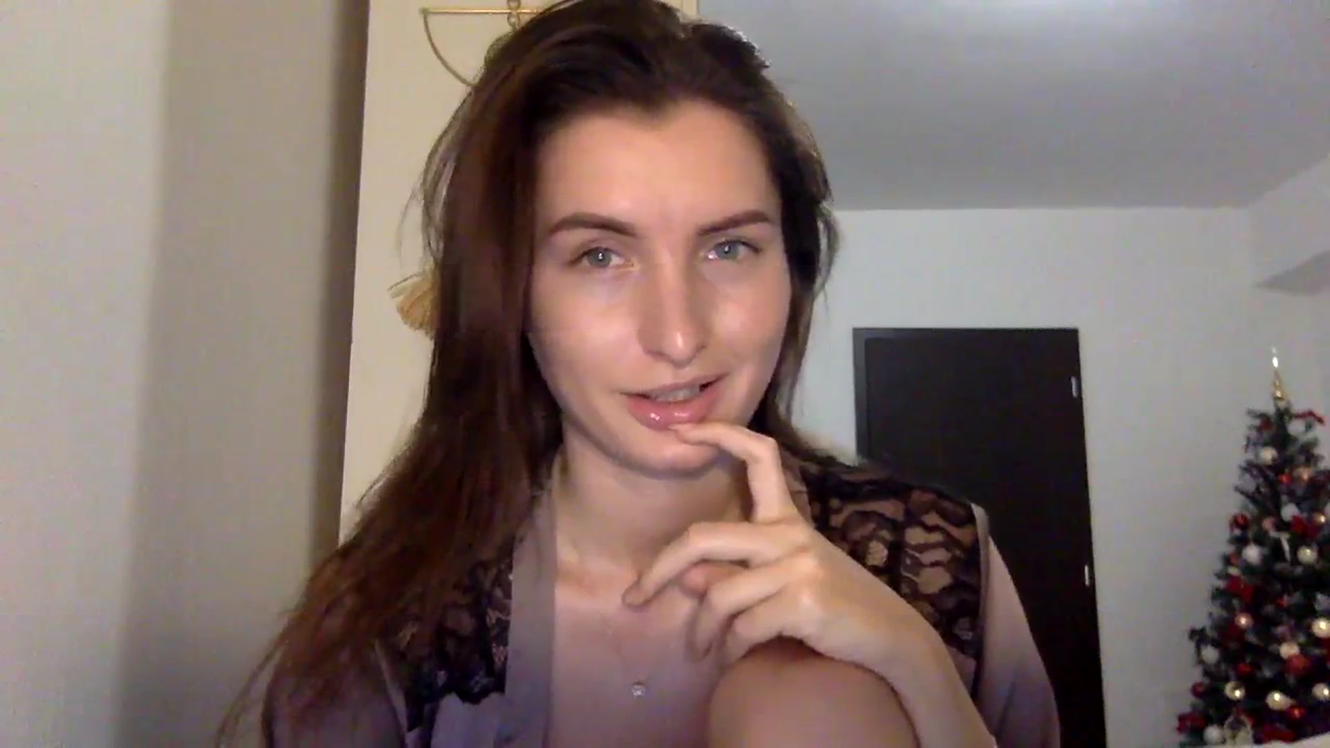 Gallery image thumbnail from EmilyRosier's myfreecams stream on, 12/01/2023, 21:10 image 14 of 20