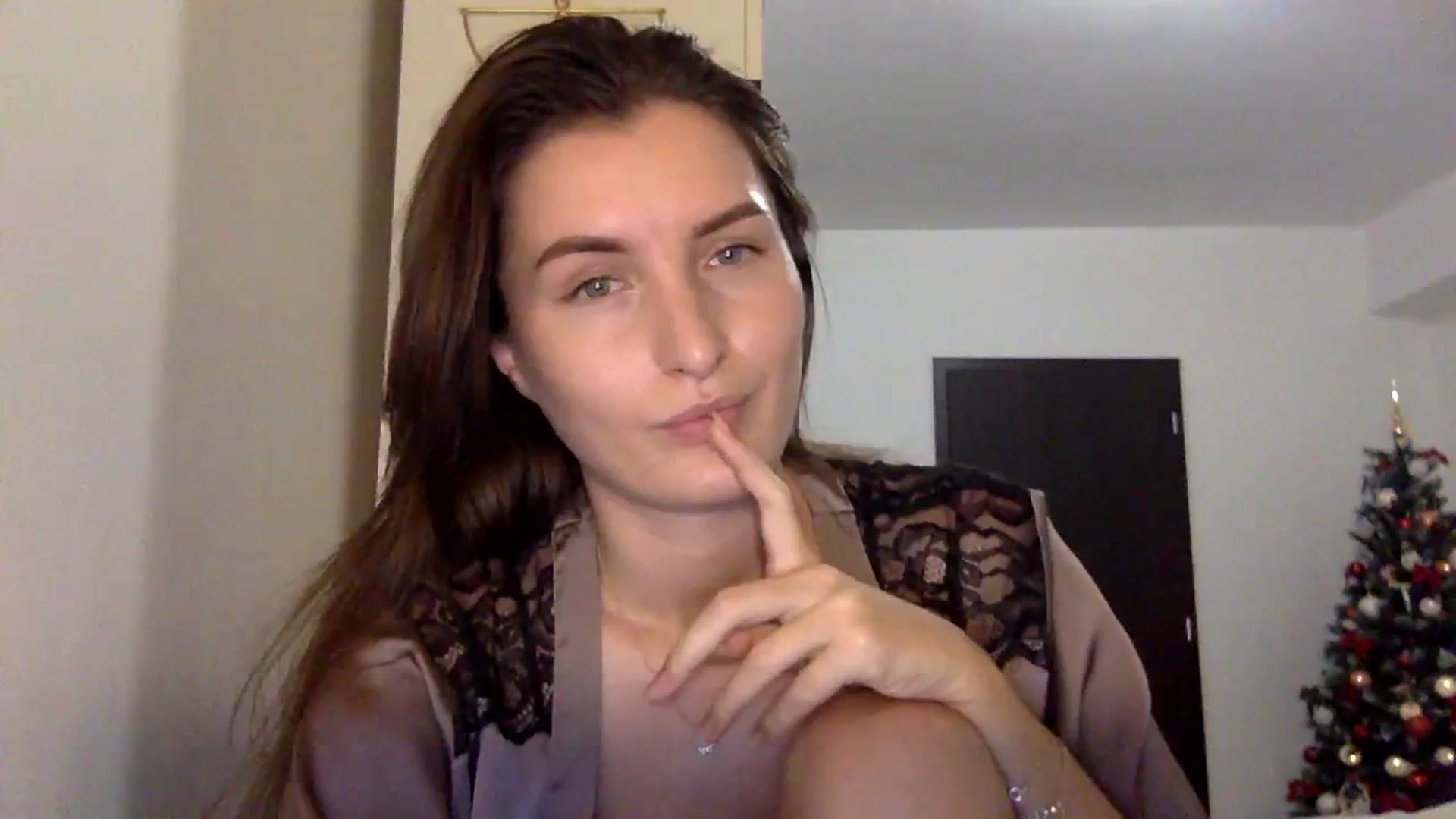Gallery image thumbnail from EmilyRosier's myfreecams stream on, 12/01/2023, 21:10 image 11 of 20