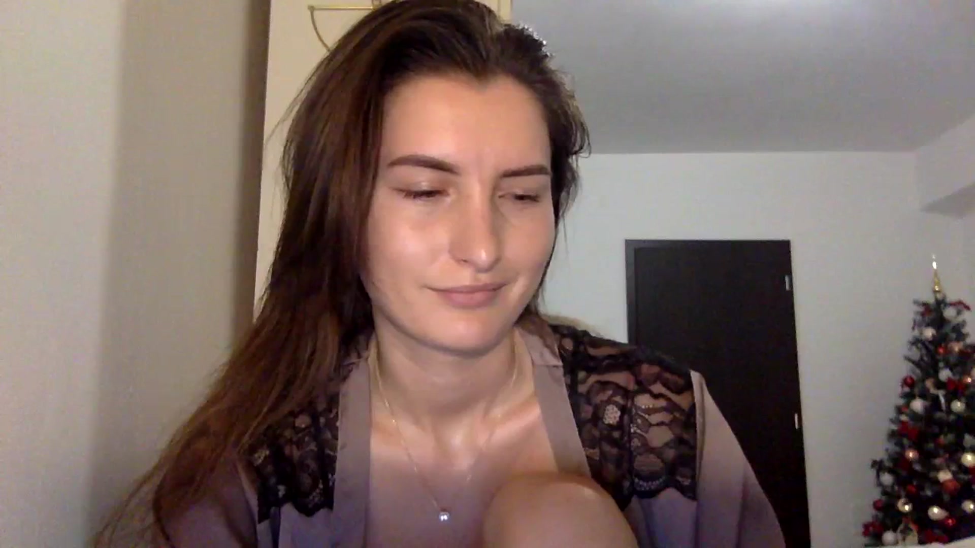 Gallery image thumbnail from EmilyRosier's myfreecams stream on, 12/01/2023, 21:10 image 13 of 20