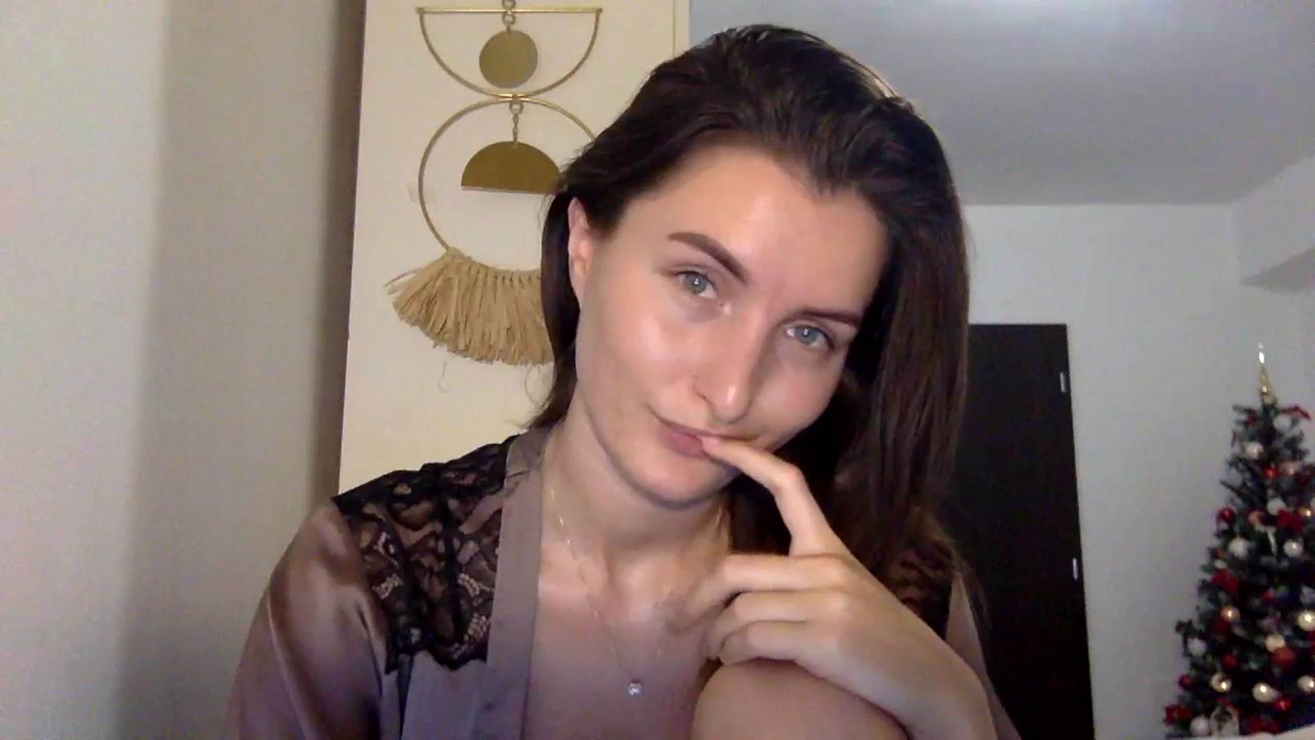 Gallery image thumbnail from EmilyRosier's myfreecams stream on, 12/01/2023, 21:10 image 18 of 20