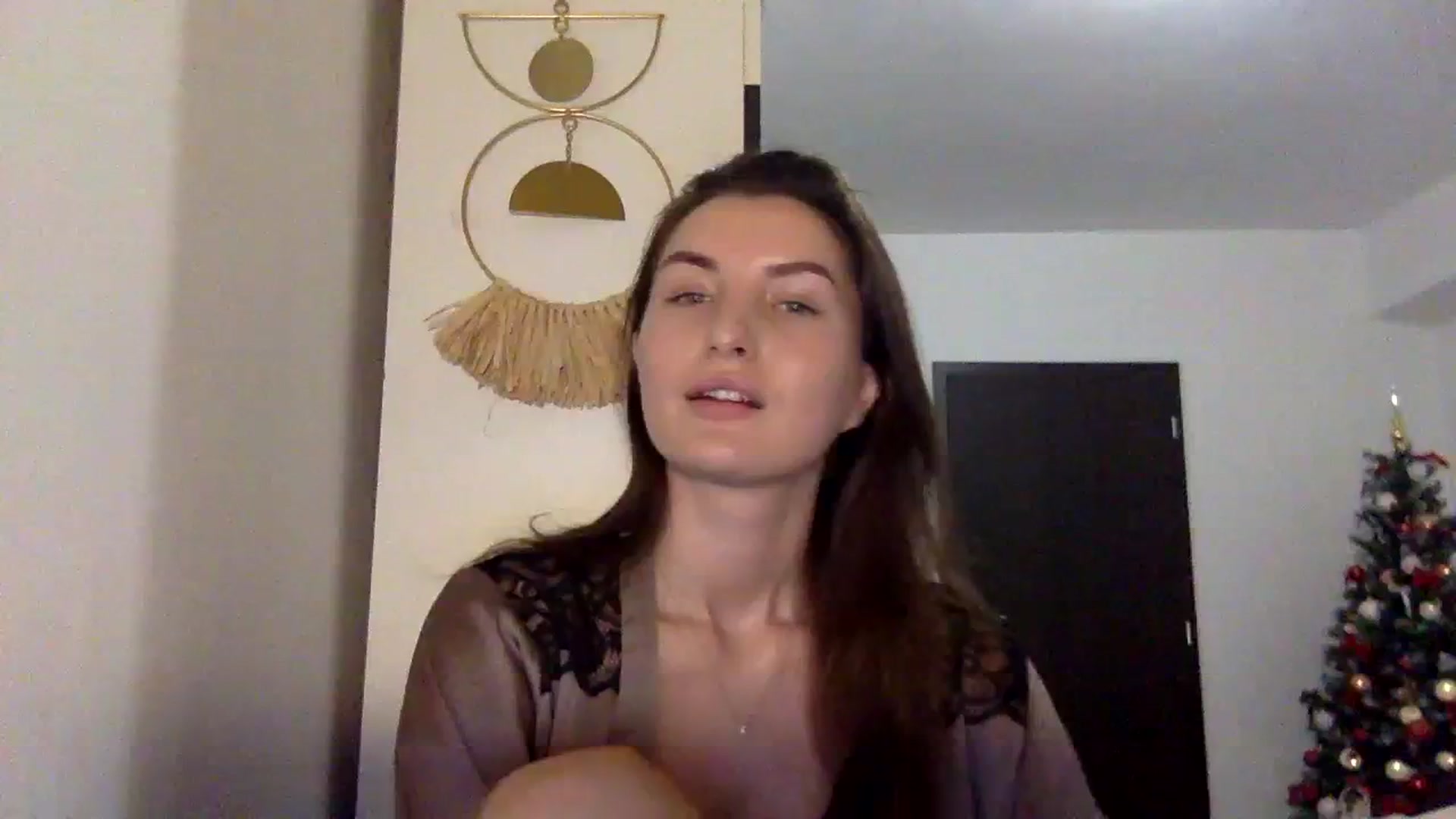 Gallery image thumbnail from EmilyRosier's myfreecams stream on, 12/01/2023, 21:10 image 1 of 20