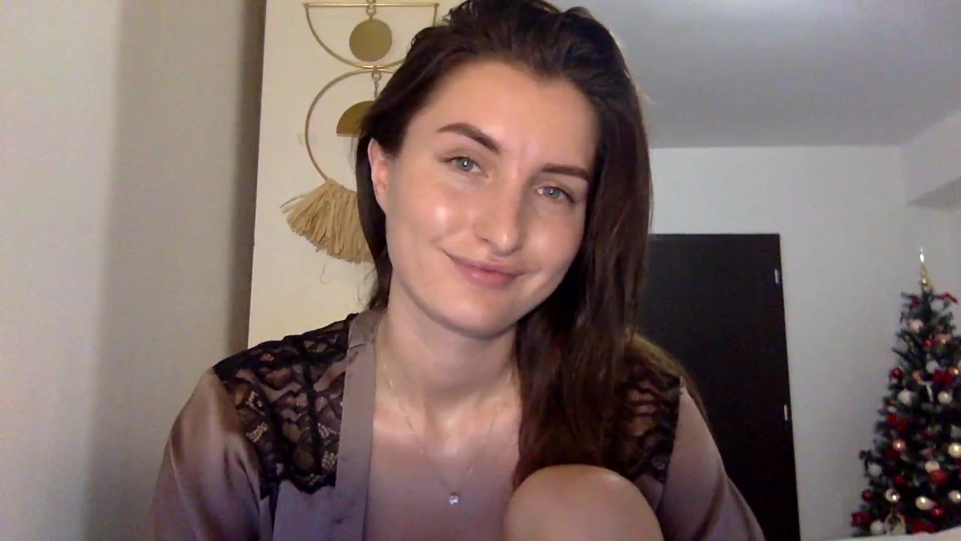 Gallery image thumbnail from EmilyRosier's myfreecams stream on, 12/01/2023, 21:10 image 17 of 20