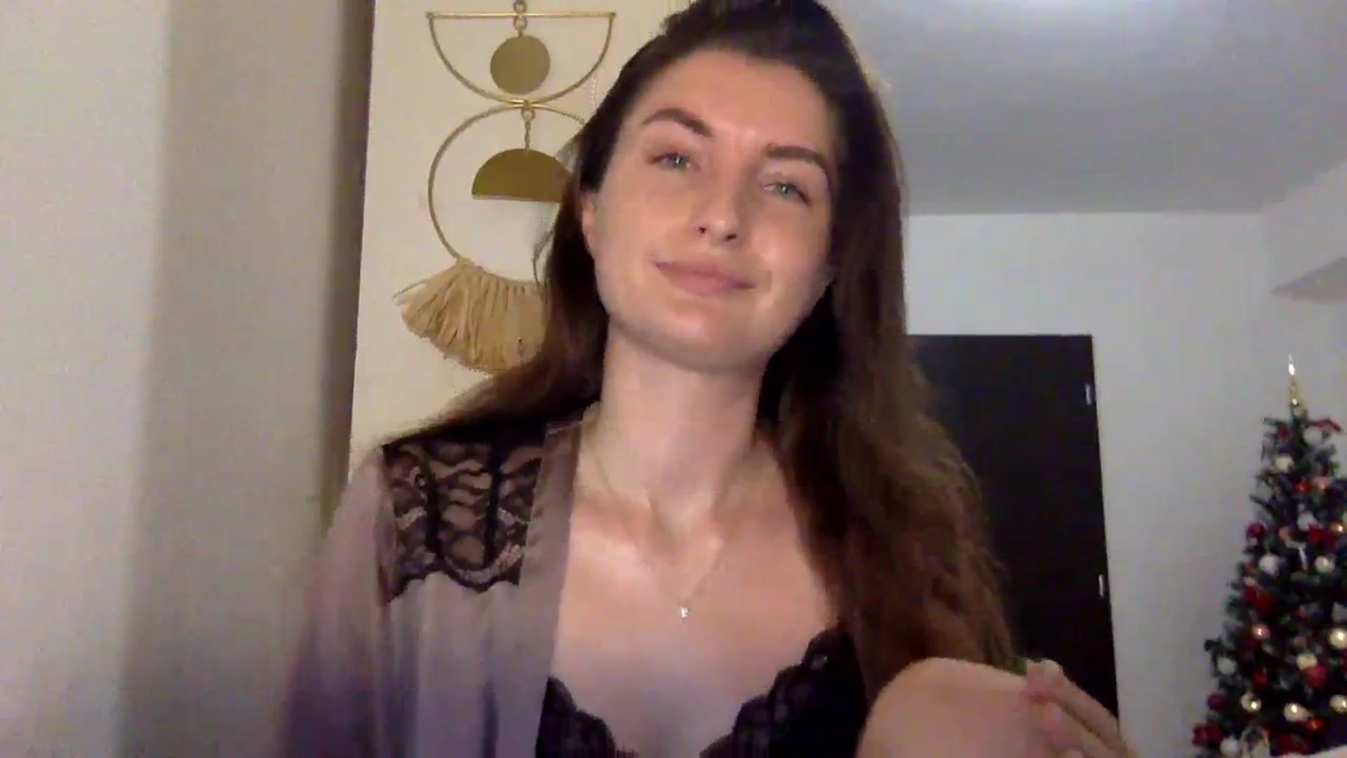 Gallery image thumbnail from EmilyRosier's myfreecams stream on, 12/01/2023, 21:10 image 16 of 20