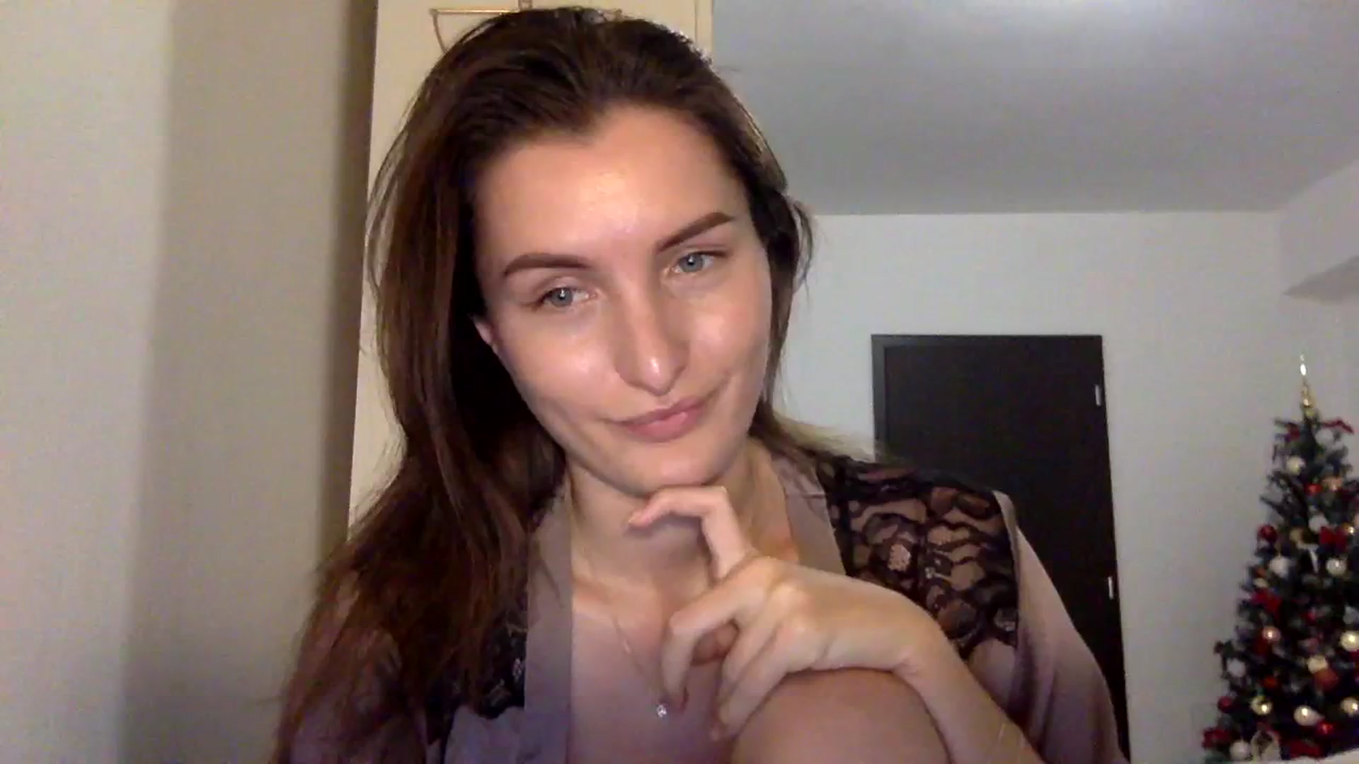 Gallery image thumbnail from EmilyRosier's myfreecams stream on, 12/01/2023, 21:10 image 15 of 20