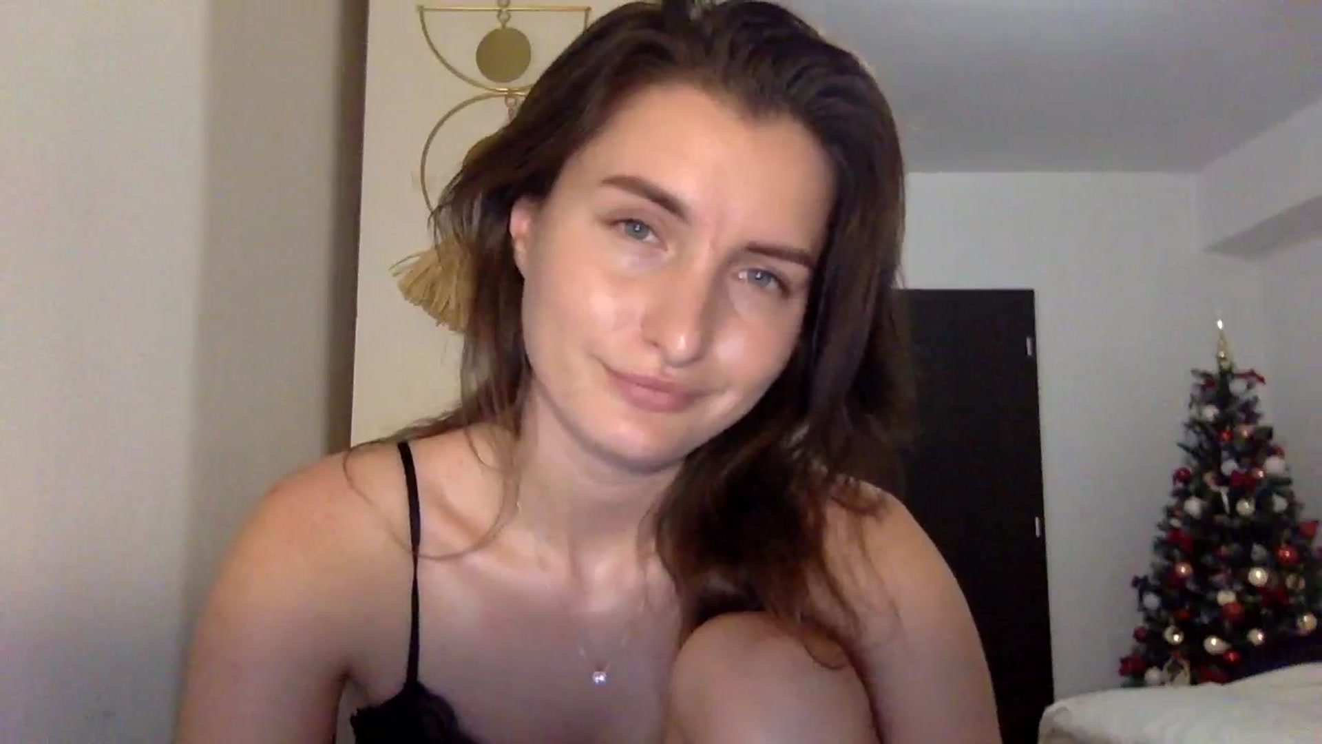 Gallery image thumbnail from EmilyRosier's myfreecams stream on, 12/01/2023, 22:21 image 11 of 20
