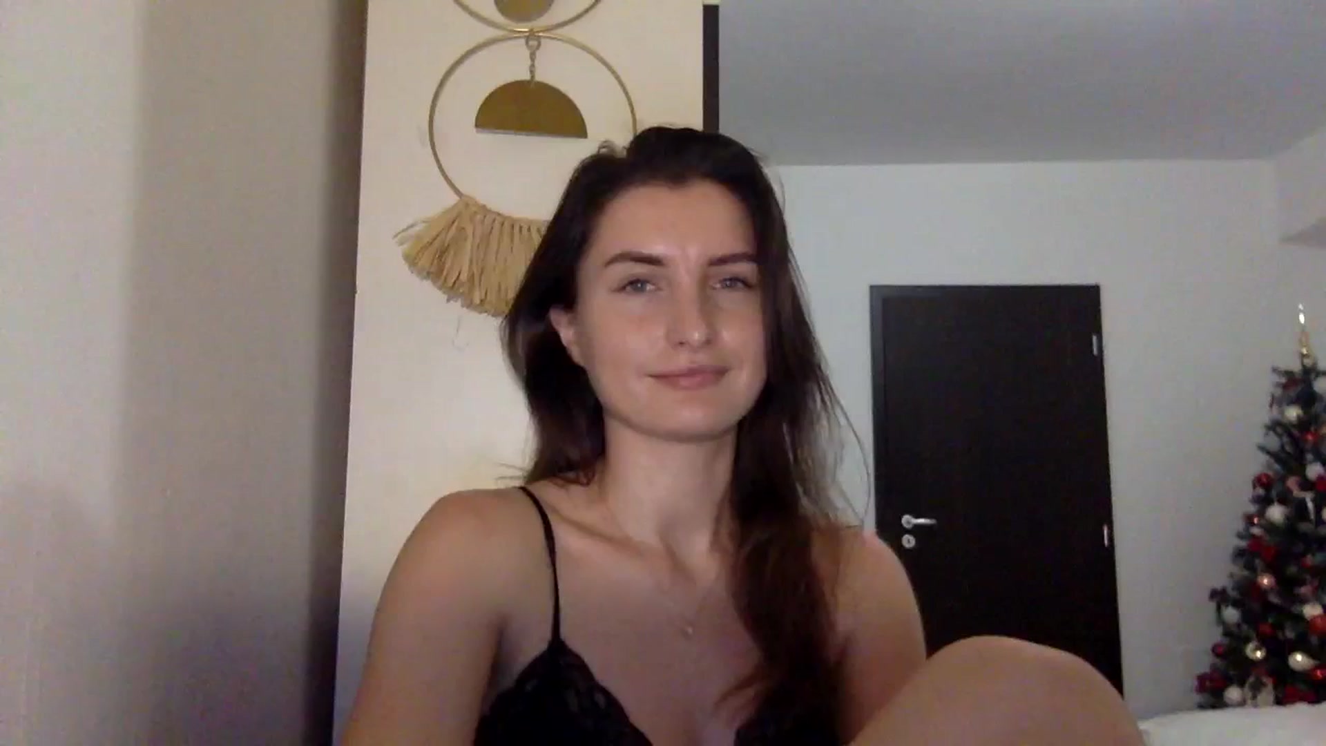 Gallery image thumbnail from EmilyRosier's myfreecams stream on, 12/01/2023, 22:21 image 16 of 20