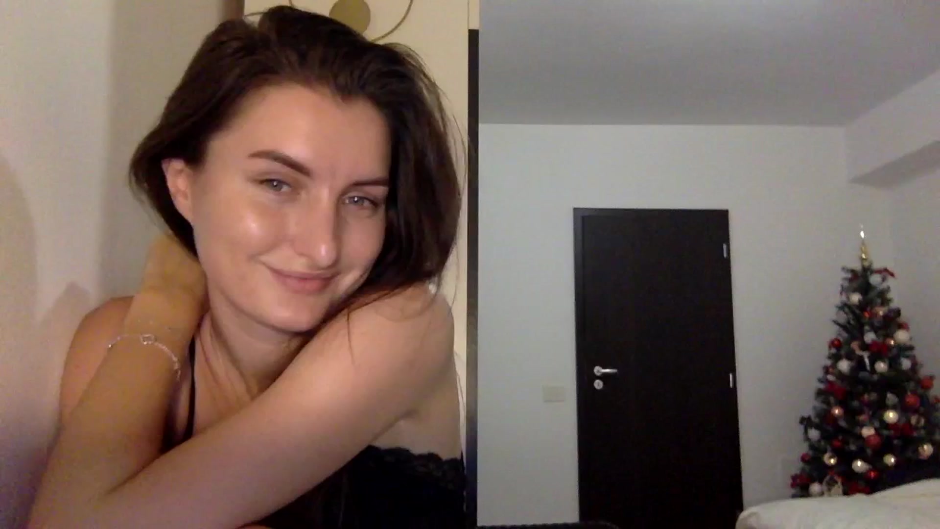 Gallery image thumbnail from EmilyRosier's myfreecams stream on, 12/01/2023, 22:21 image 1 of 20