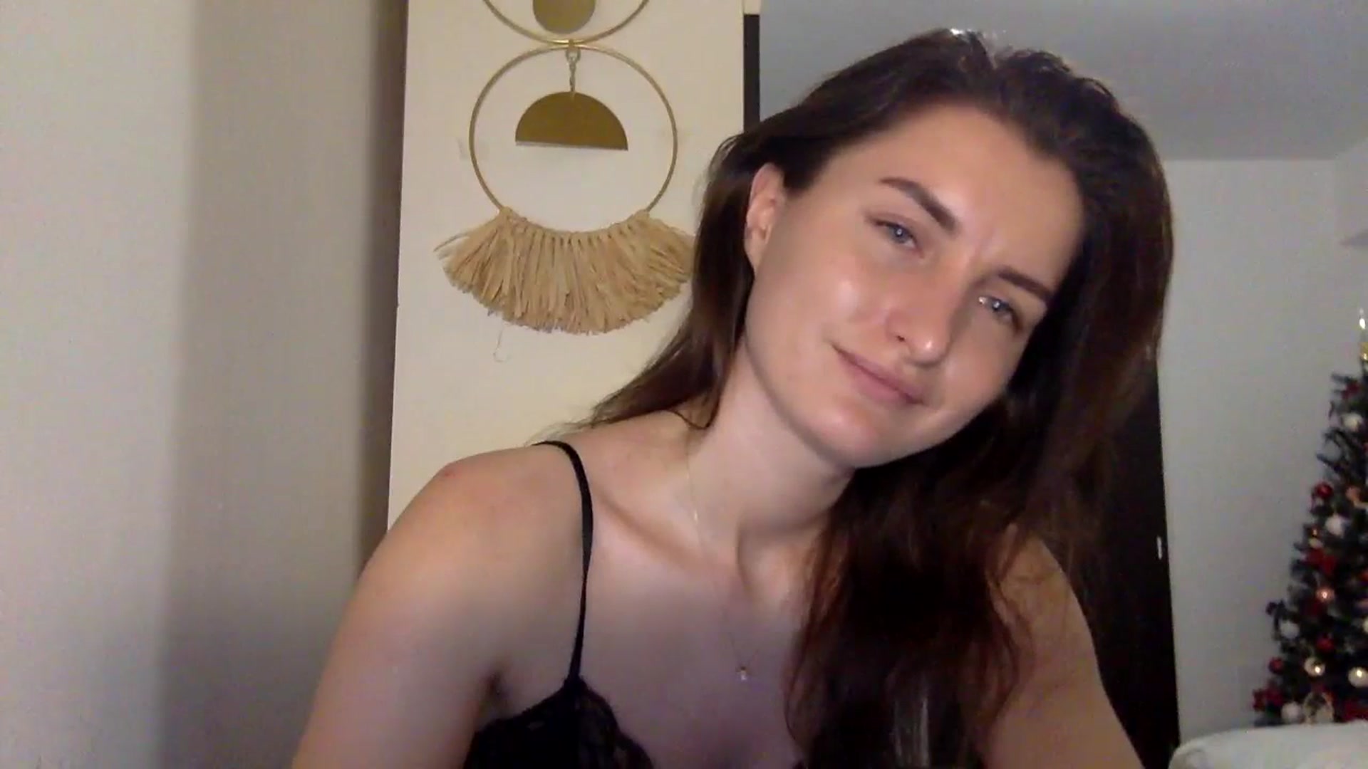 Gallery image thumbnail from EmilyRosier's myfreecams stream on, 12/01/2023, 22:21 image 14 of 20