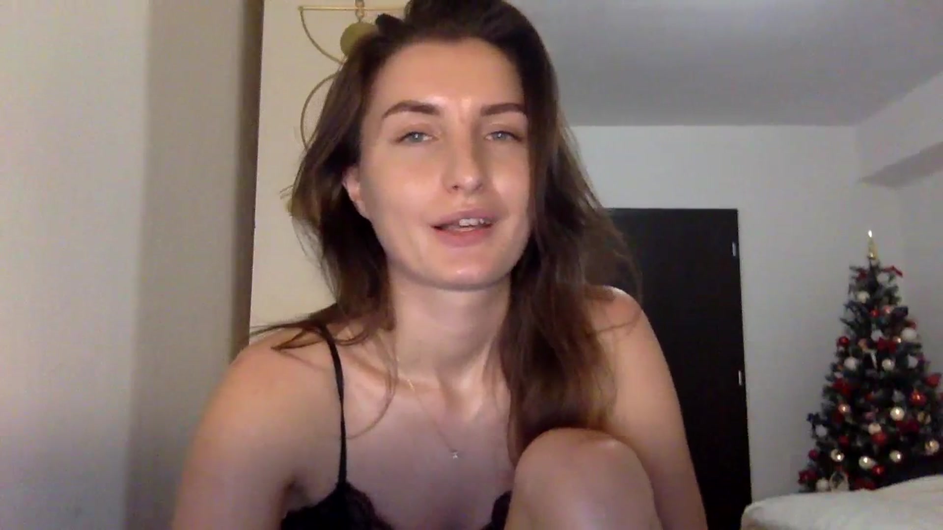 Gallery image thumbnail from EmilyRosier's myfreecams stream on, 12/01/2023, 22:21 image 12 of 20