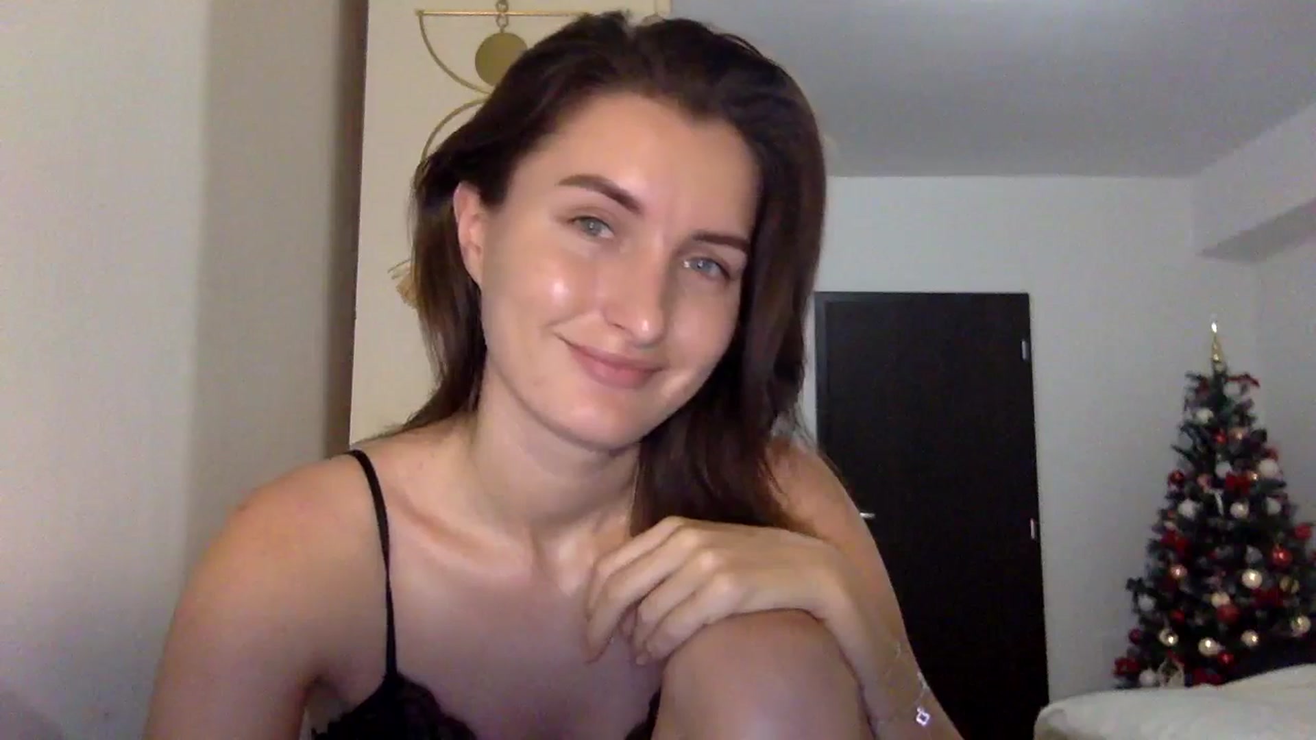 Gallery image thumbnail from EmilyRosier's myfreecams stream on, 12/01/2023, 22:21 image 13 of 20