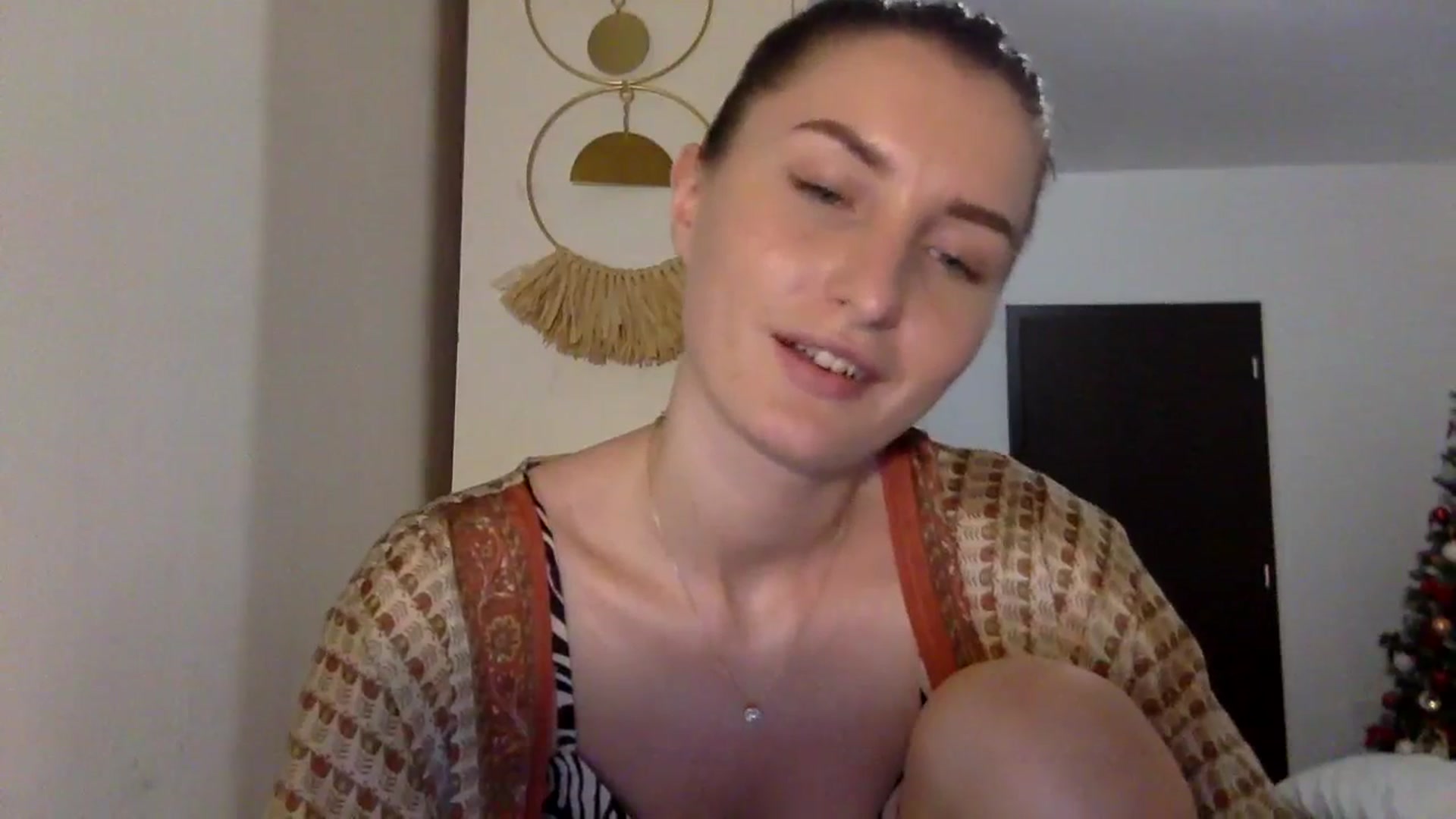 Gallery image thumbnail from EmilyRosier's myfreecams stream on, 12/04/2023, 22:35 image 4 of 20