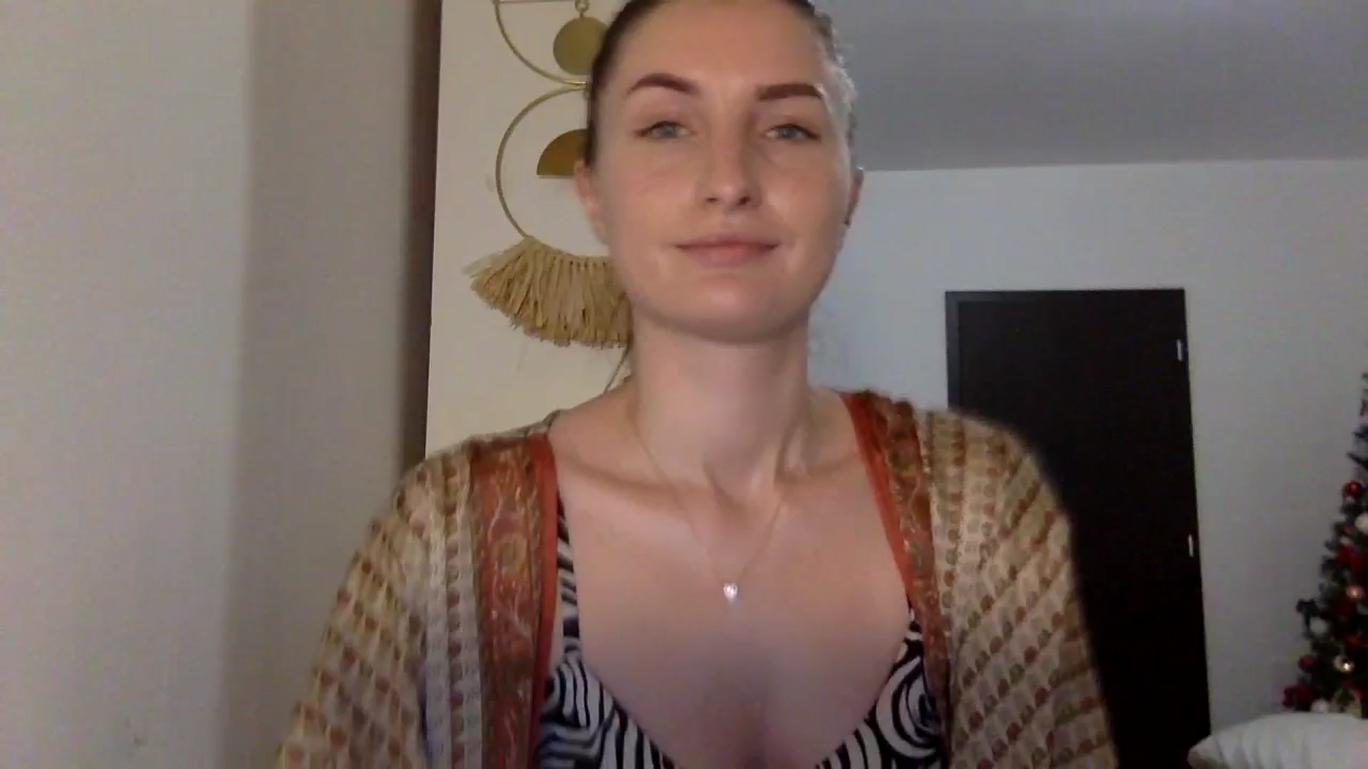 Gallery image thumbnail from EmilyRosier's myfreecams stream on, 12/04/2023, 22:35 image 6 of 20
