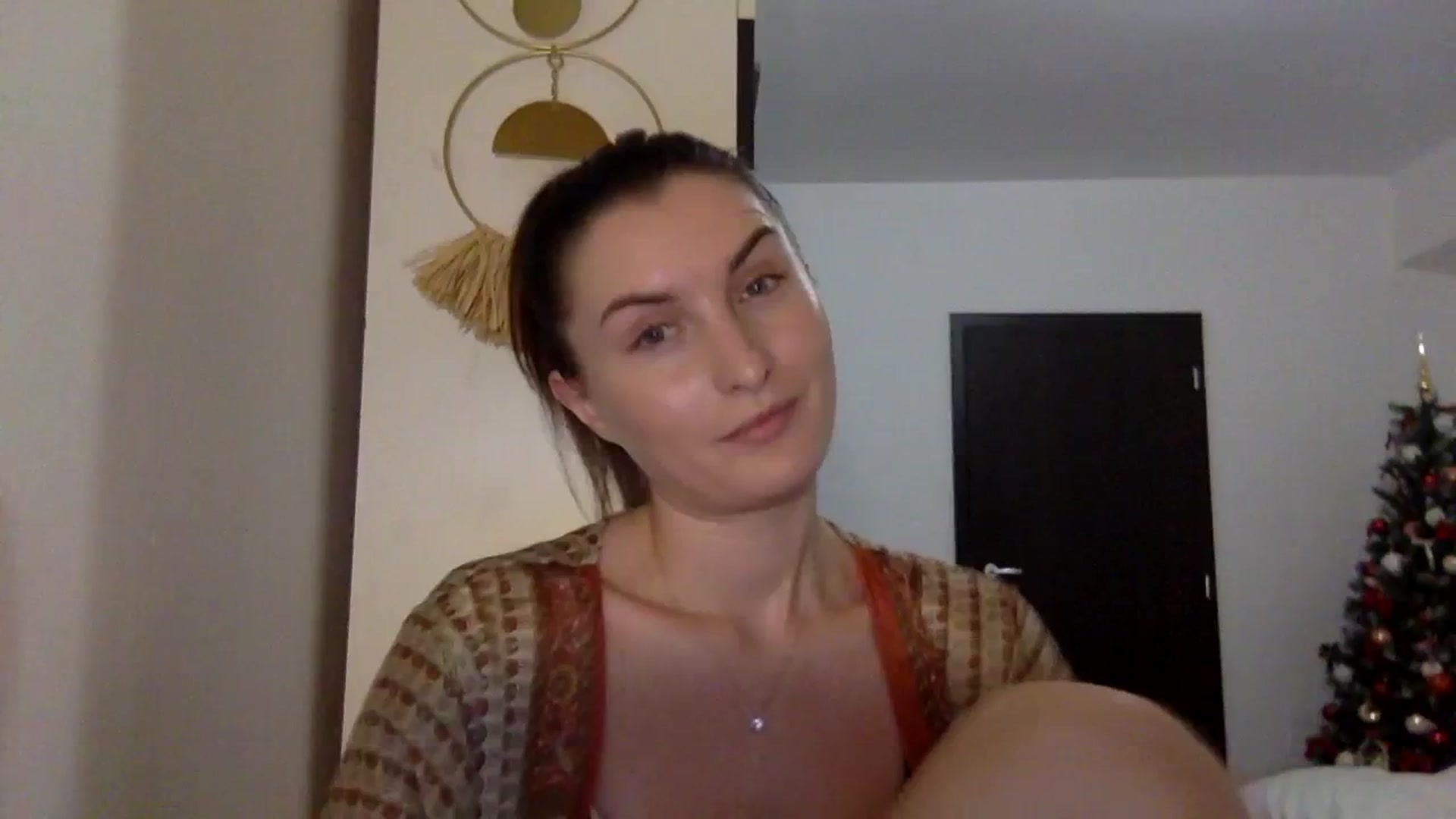 Gallery image thumbnail from EmilyRosier's myfreecams stream on, 12/04/2023, 22:35 image 13 of 20