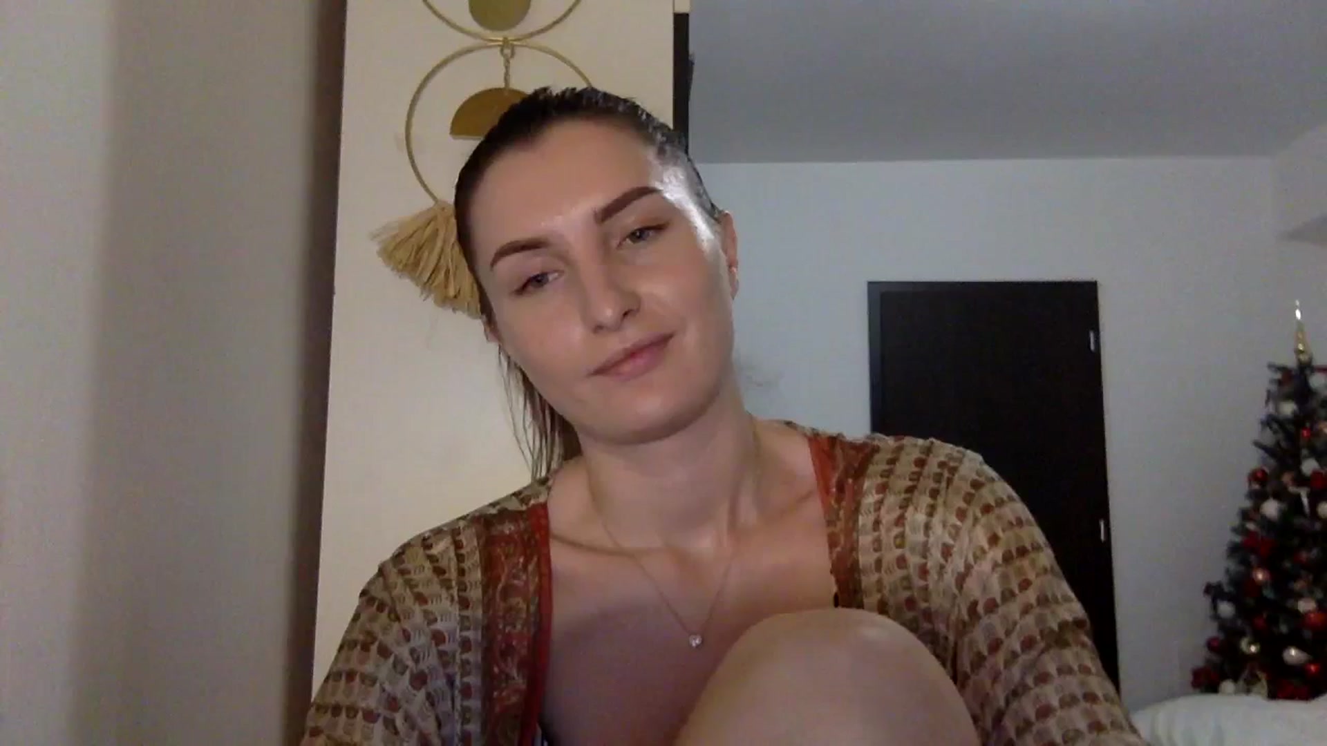 Gallery image thumbnail from EmilyRosier's myfreecams stream on, 12/04/2023, 22:35 image 14 of 20