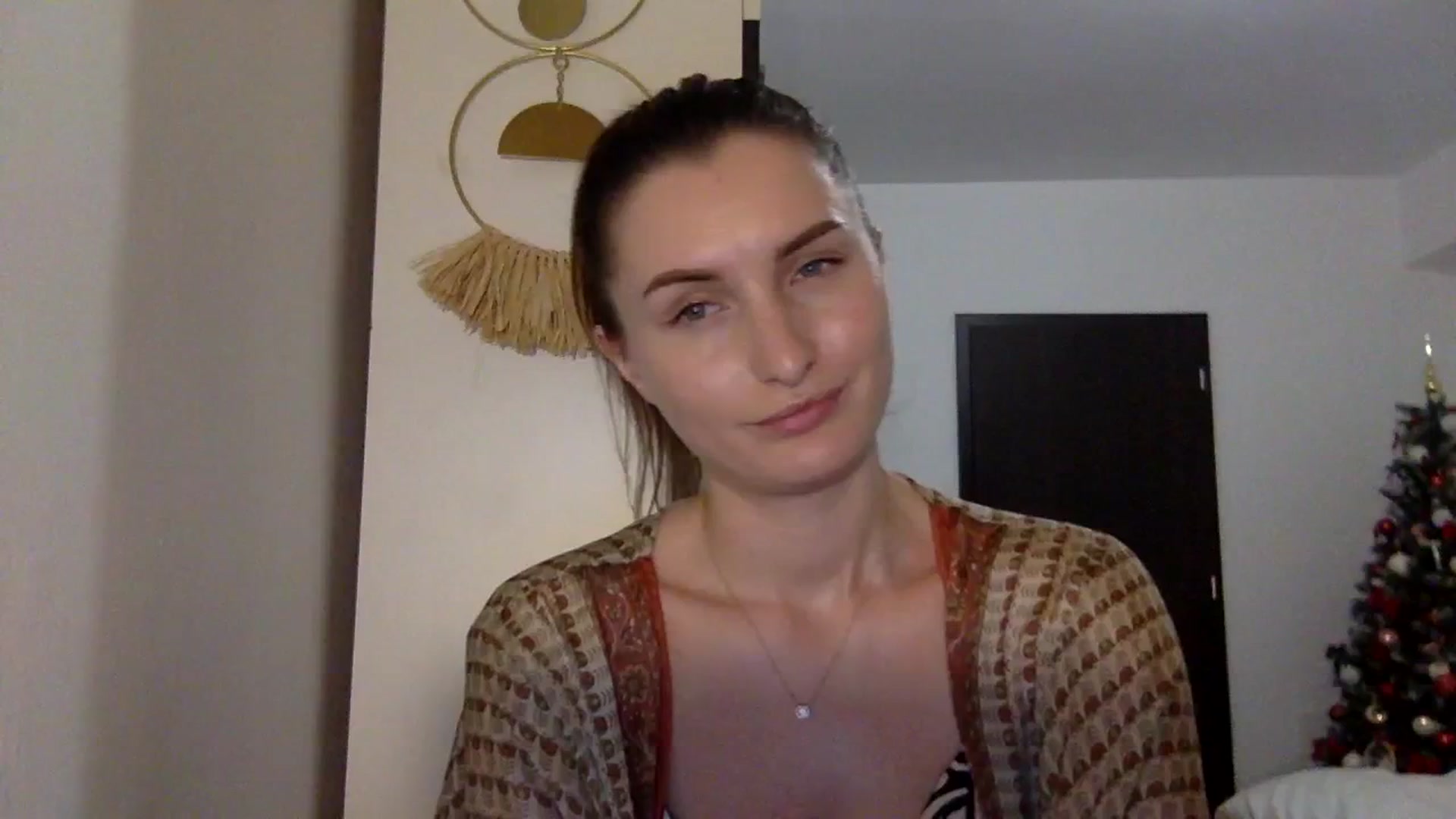 Gallery image thumbnail from EmilyRosier's myfreecams stream on, 12/04/2023, 22:35 image 15 of 20
