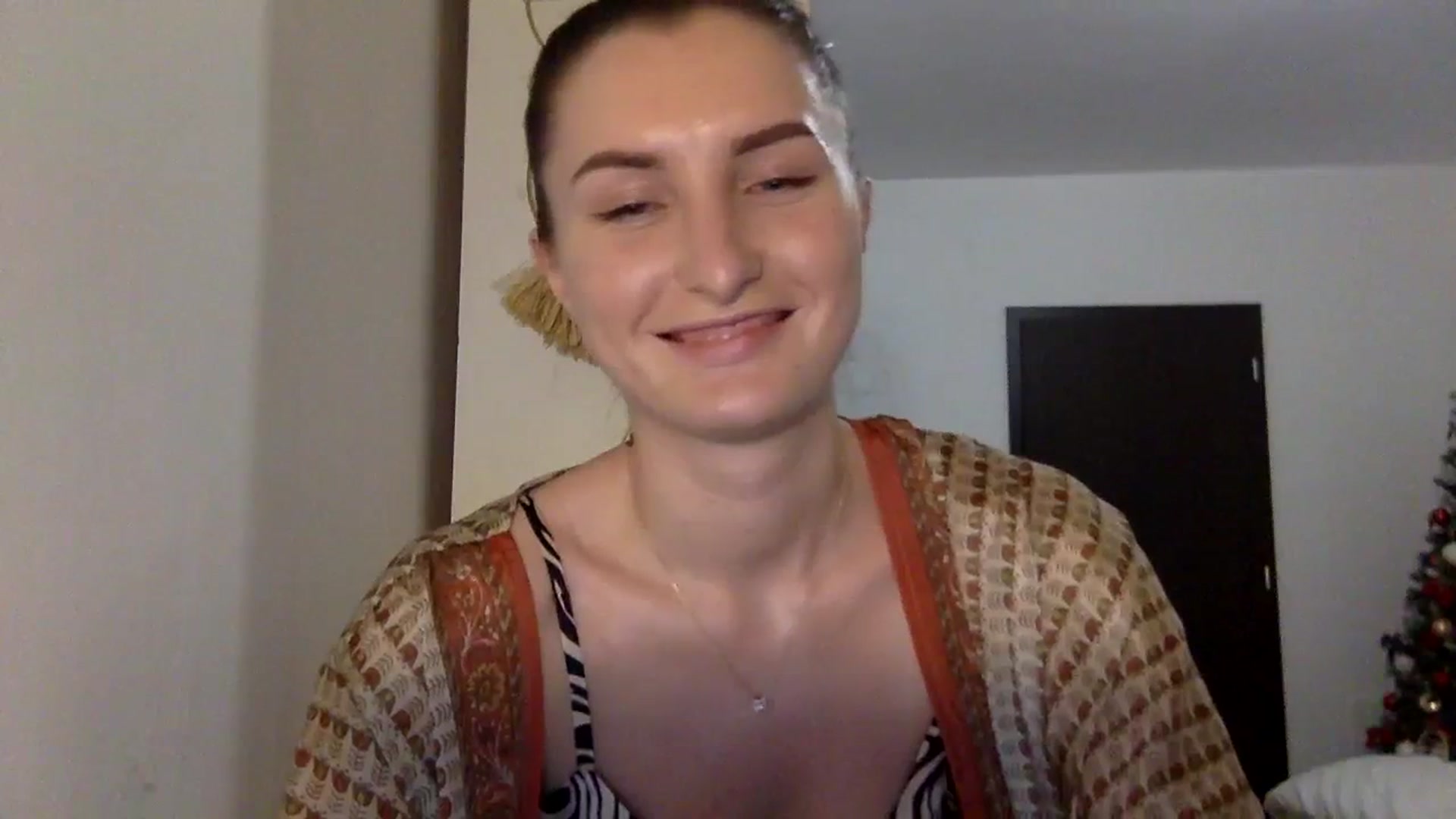 Gallery image thumbnail from EmilyRosier's myfreecams stream on, 12/04/2023, 22:35 image 5 of 20
