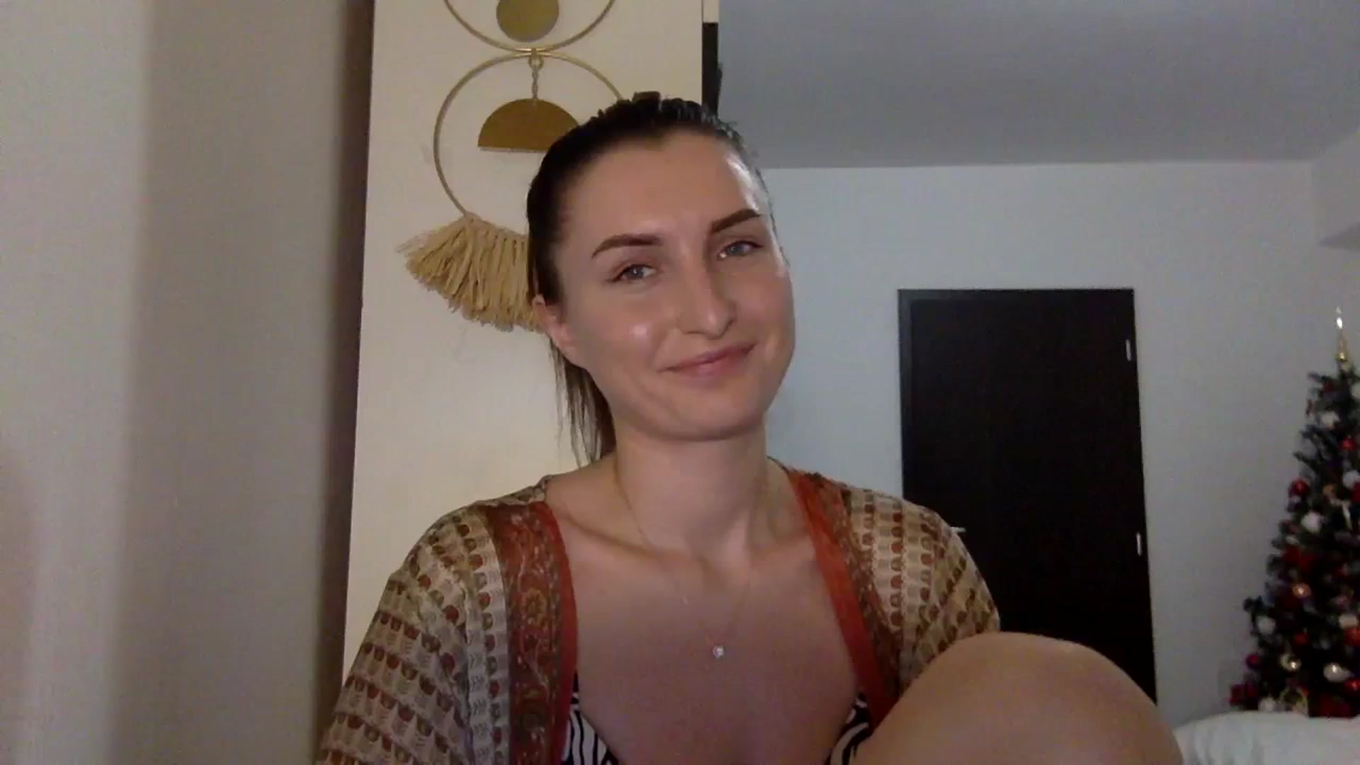 Gallery image thumbnail from EmilyRosier's myfreecams stream on, 12/04/2023, 22:35 image 10 of 20