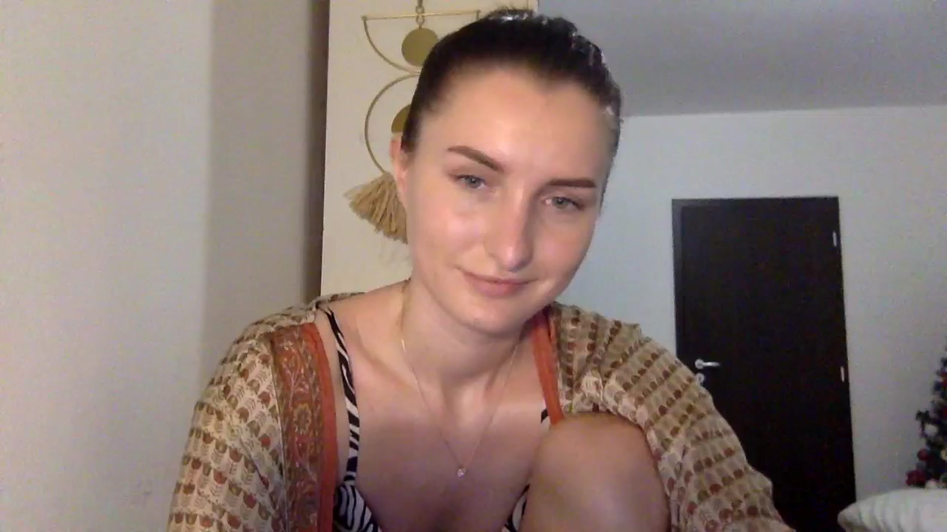 Gallery image thumbnail from EmilyRosier's myfreecams stream on, 12/04/2023, 22:35 image 1 of 20