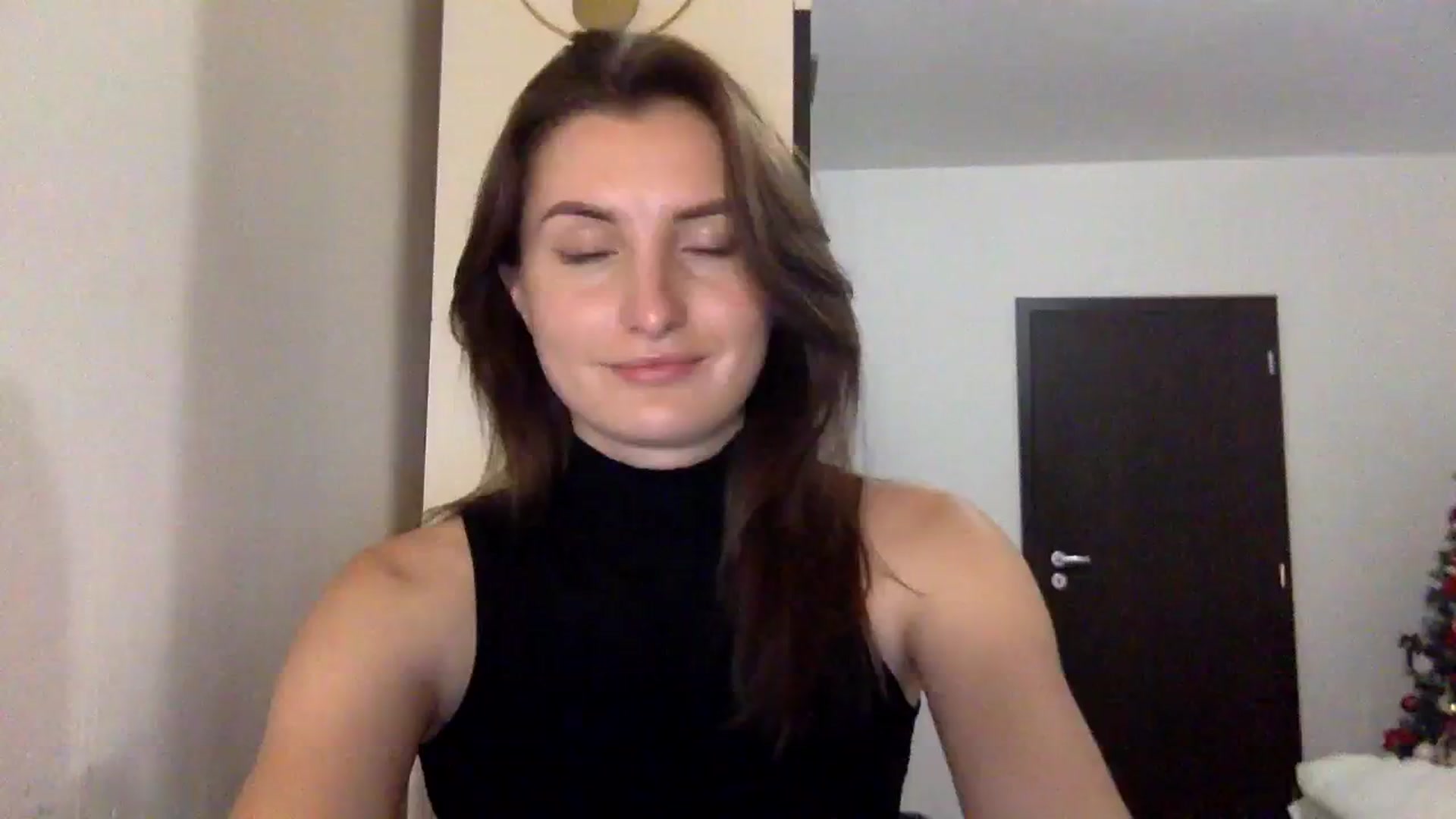 Gallery image thumbnail from EmilyRosier's myfreecams stream on, 12/05/2023, 21:57 image 1 of 20