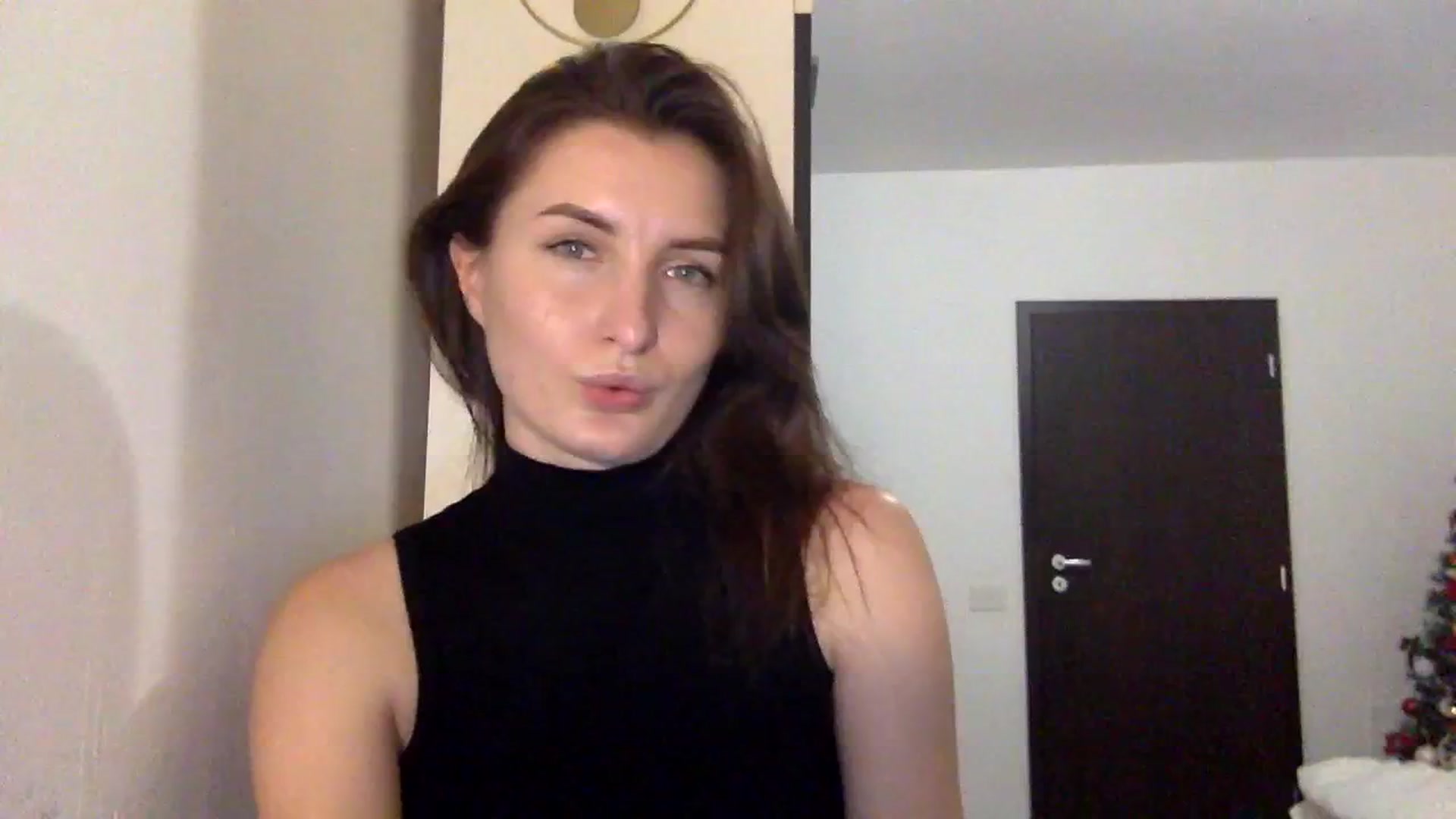 Gallery image thumbnail from EmilyRosier's myfreecams stream on, 12/05/2023, 21:57 image 18 of 20