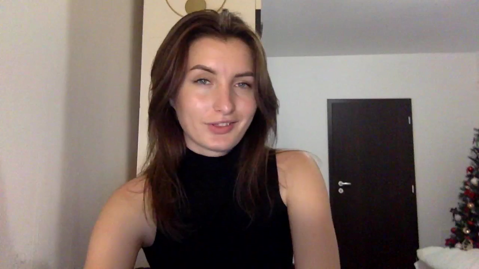 Gallery image thumbnail from EmilyRosier's myfreecams stream on, 12/05/2023, 23:20 image 1 of 20