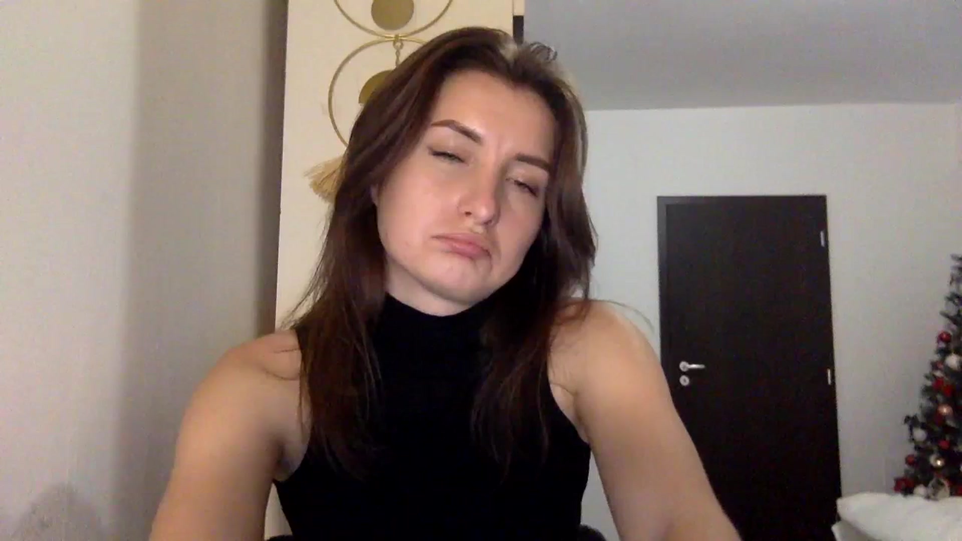 Gallery image thumbnail from EmilyRosier's myfreecams stream on, 12/05/2023, 23:20 image 2 of 20