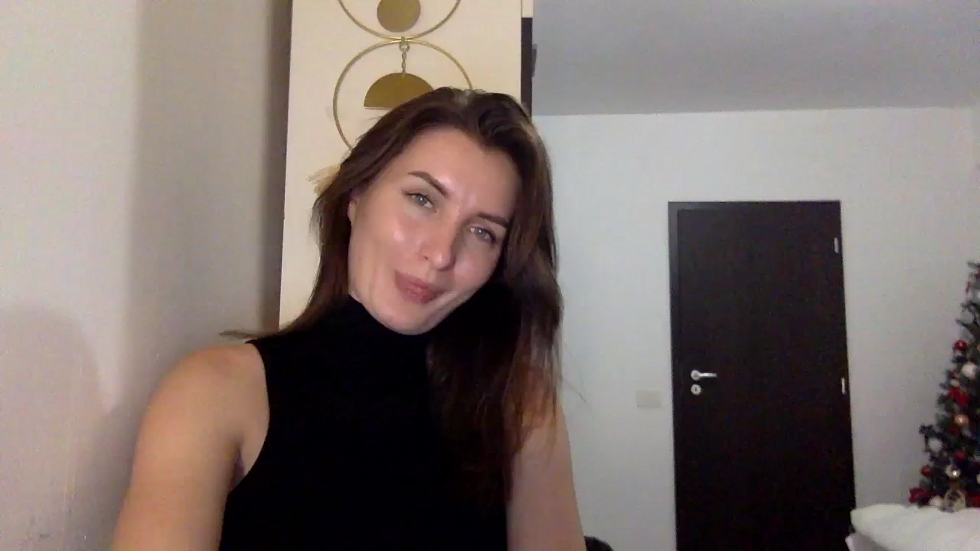 Gallery image thumbnail from EmilyRosier's myfreecams stream on, 12/05/2023, 23:20 image 17 of 20
