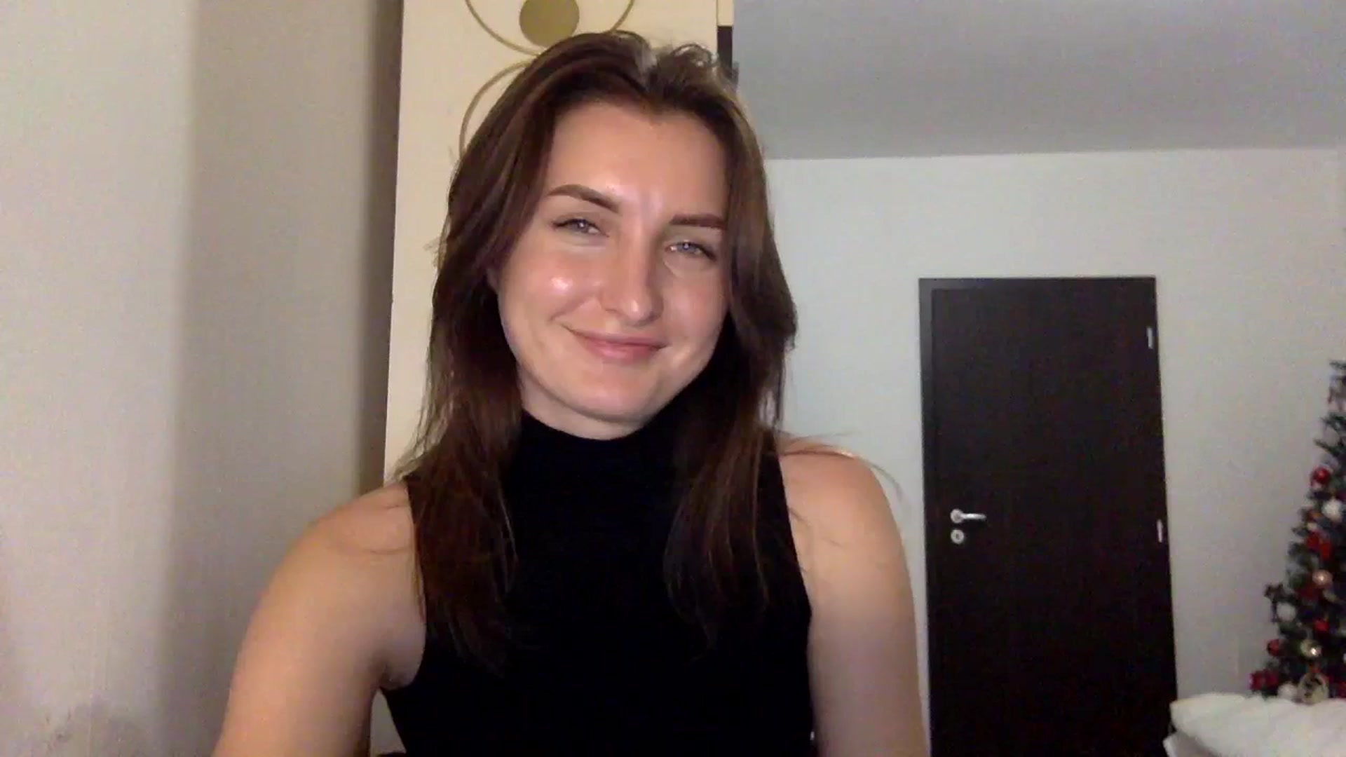 Gallery image thumbnail from EmilyRosier's myfreecams stream on, 12/05/2023, 23:20 image 3 of 20