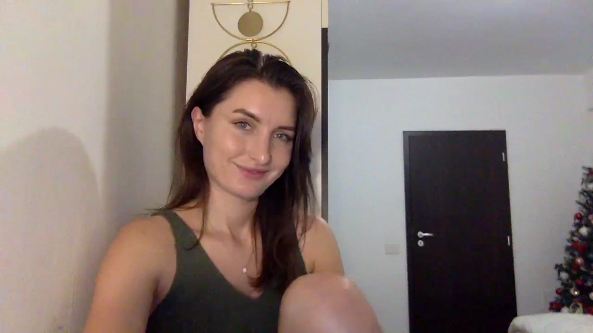 Gallery image thumbnail from EmilyRosier's myfreecams stream on, 12/06/2023, 19:38 image 16 of 20
