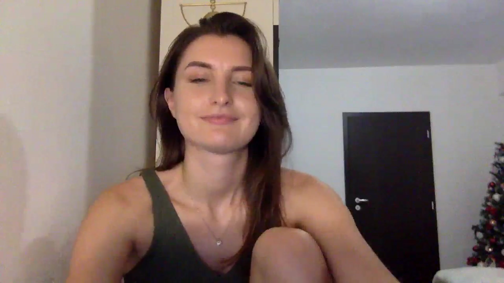 Gallery image thumbnail from EmilyRosier's myfreecams stream on, 12/06/2023, 19:38 image 3 of 20