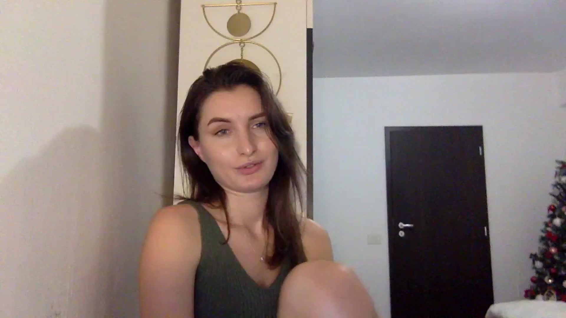 Gallery image thumbnail from EmilyRosier's myfreecams stream on, 12/06/2023, 19:38 image 17 of 20