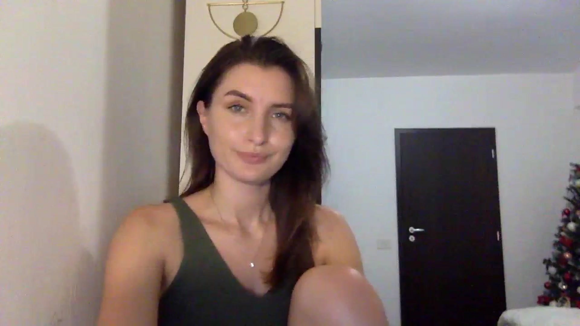 Gallery image thumbnail from EmilyRosier's myfreecams stream on, 12/06/2023, 19:38 image 12 of 20