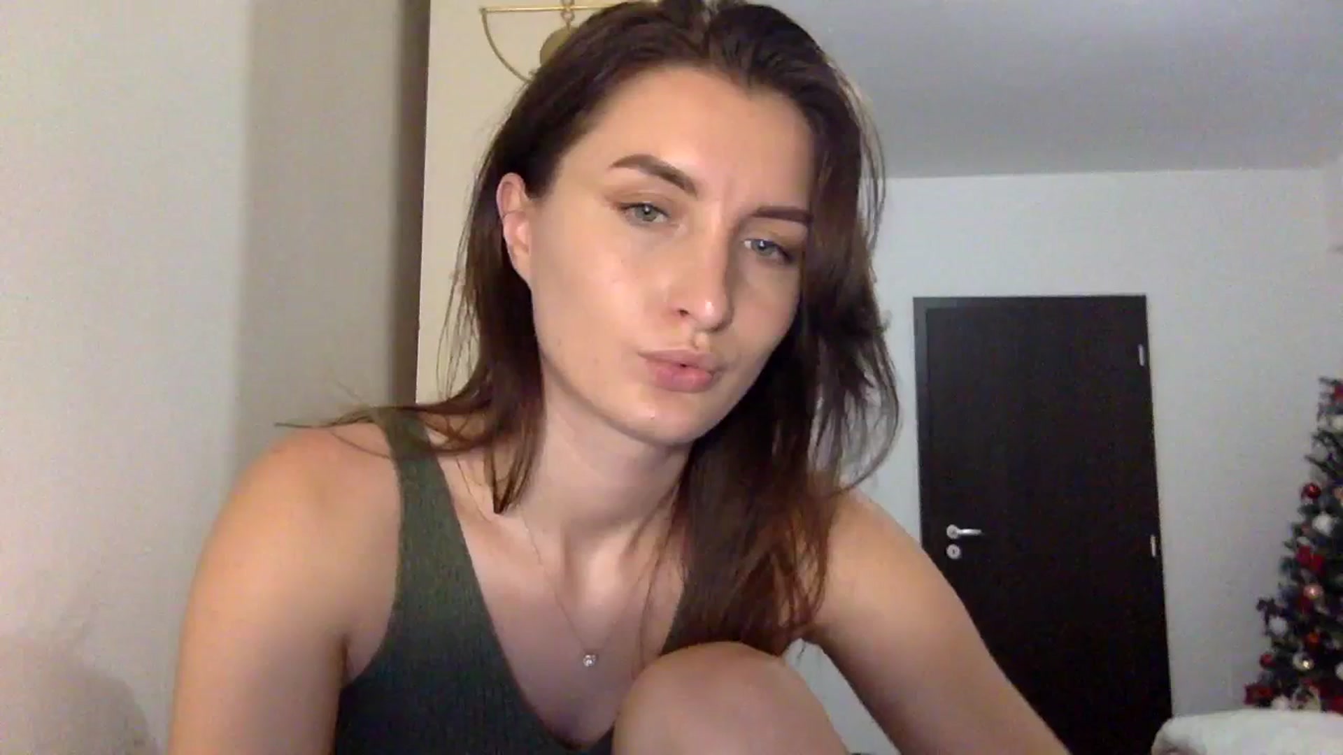 Gallery image thumbnail from EmilyRosier's myfreecams stream on, 12/06/2023, 19:38 image 11 of 20