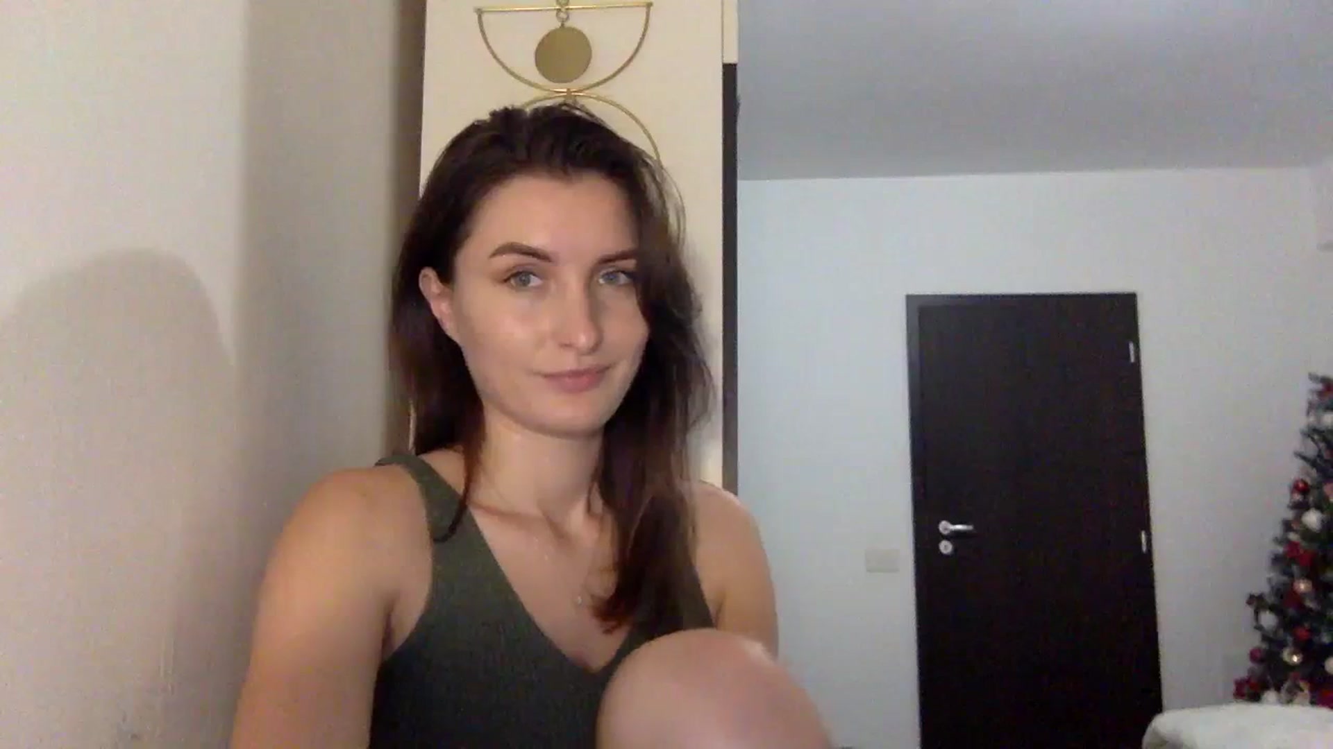 Gallery image thumbnail from EmilyRosier's myfreecams stream on, 12/06/2023, 19:38 image 13 of 20