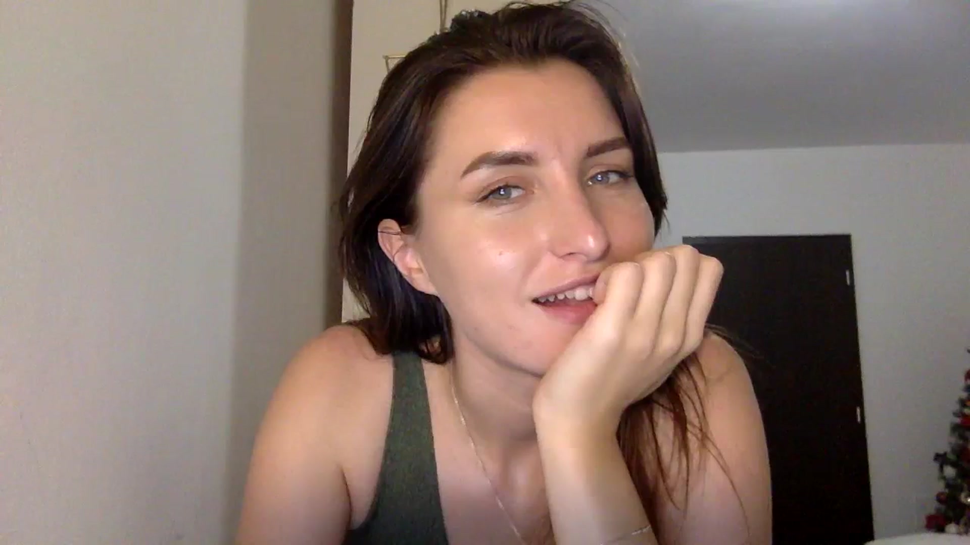 Gallery image thumbnail from EmilyRosier's myfreecams stream on, 12/06/2023, 20:29 image 13 of 20