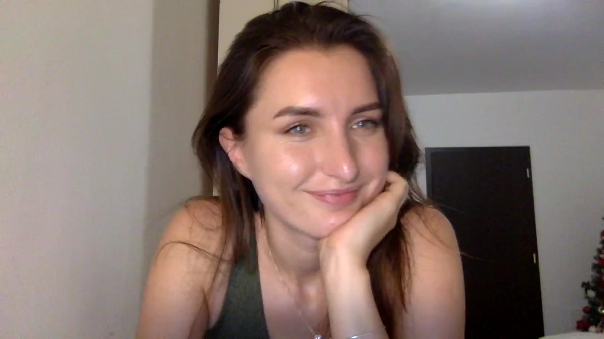 Gallery image thumbnail from EmilyRosier's myfreecams stream on, 12/06/2023, 20:29 image 11 of 20