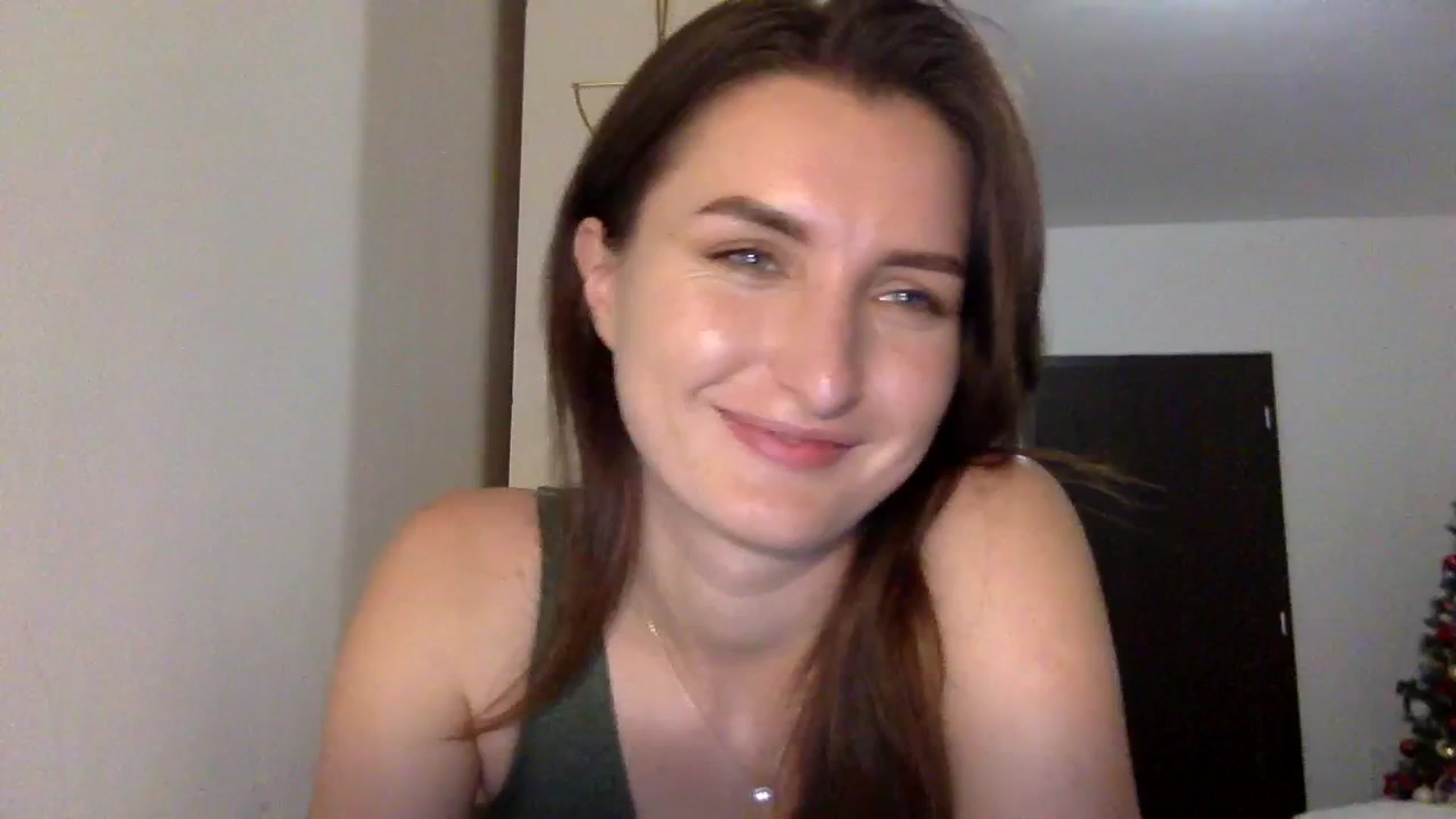 Gallery image thumbnail from EmilyRosier's myfreecams stream on, 12/06/2023, 20:29 image 1 of 20