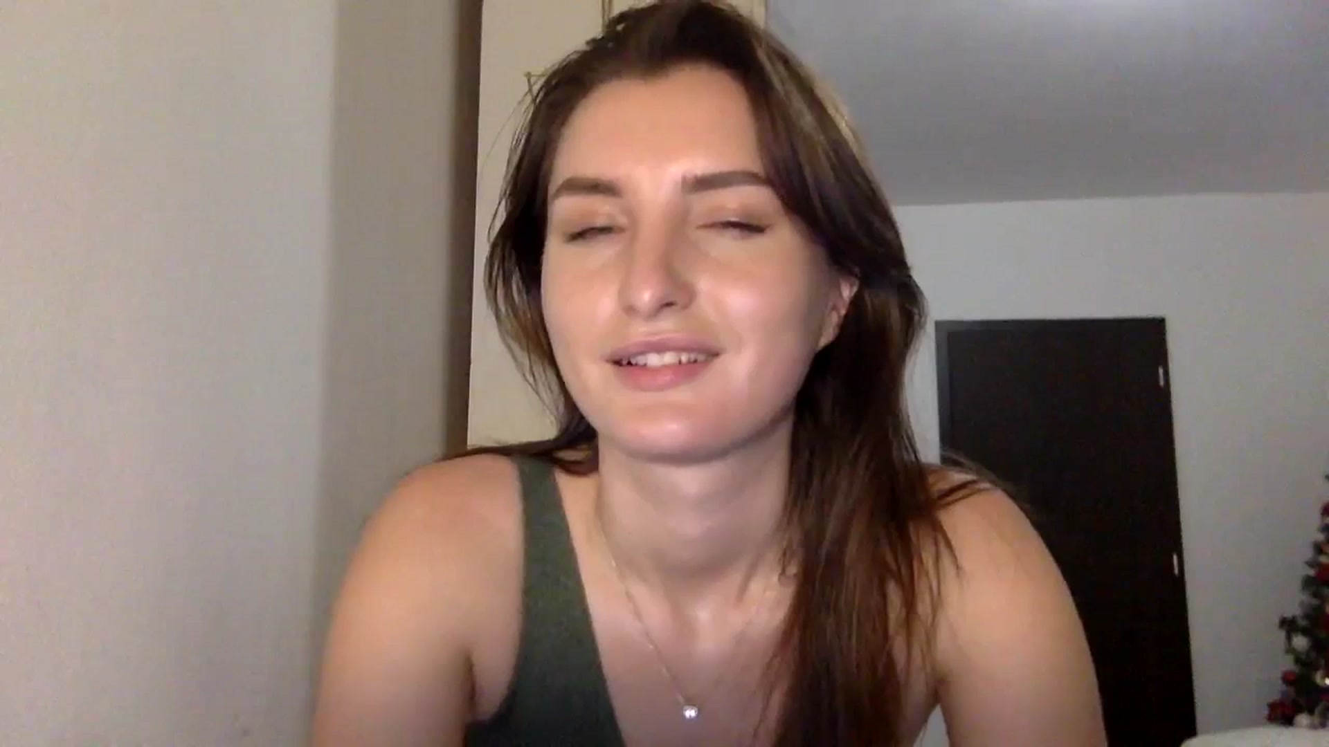 Gallery image thumbnail from EmilyRosier's myfreecams stream on, 12/06/2023, 20:29 image 14 of 20