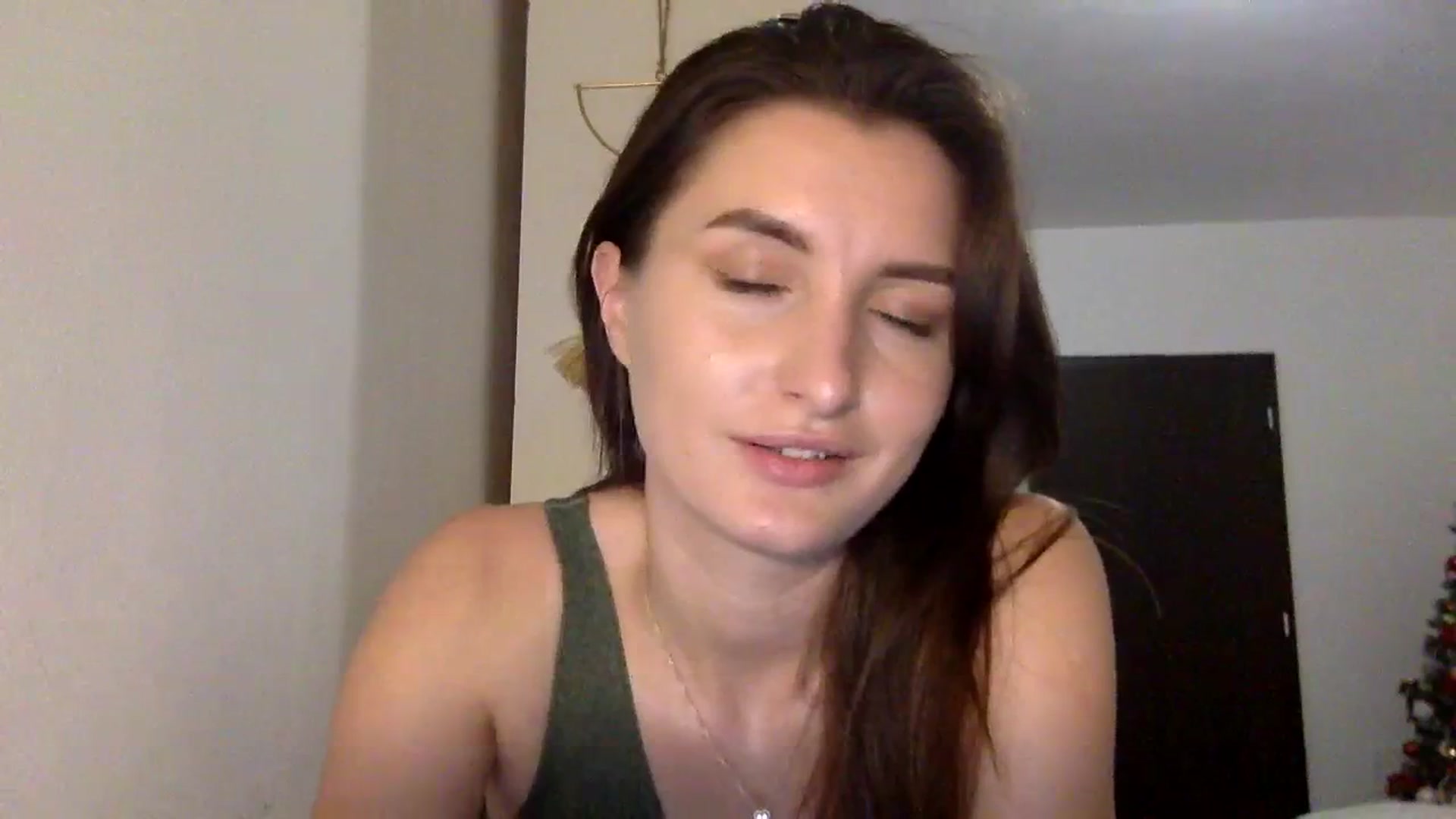 Gallery image thumbnail from EmilyRosier's myfreecams stream on, 12/06/2023, 20:29 image 19 of 20