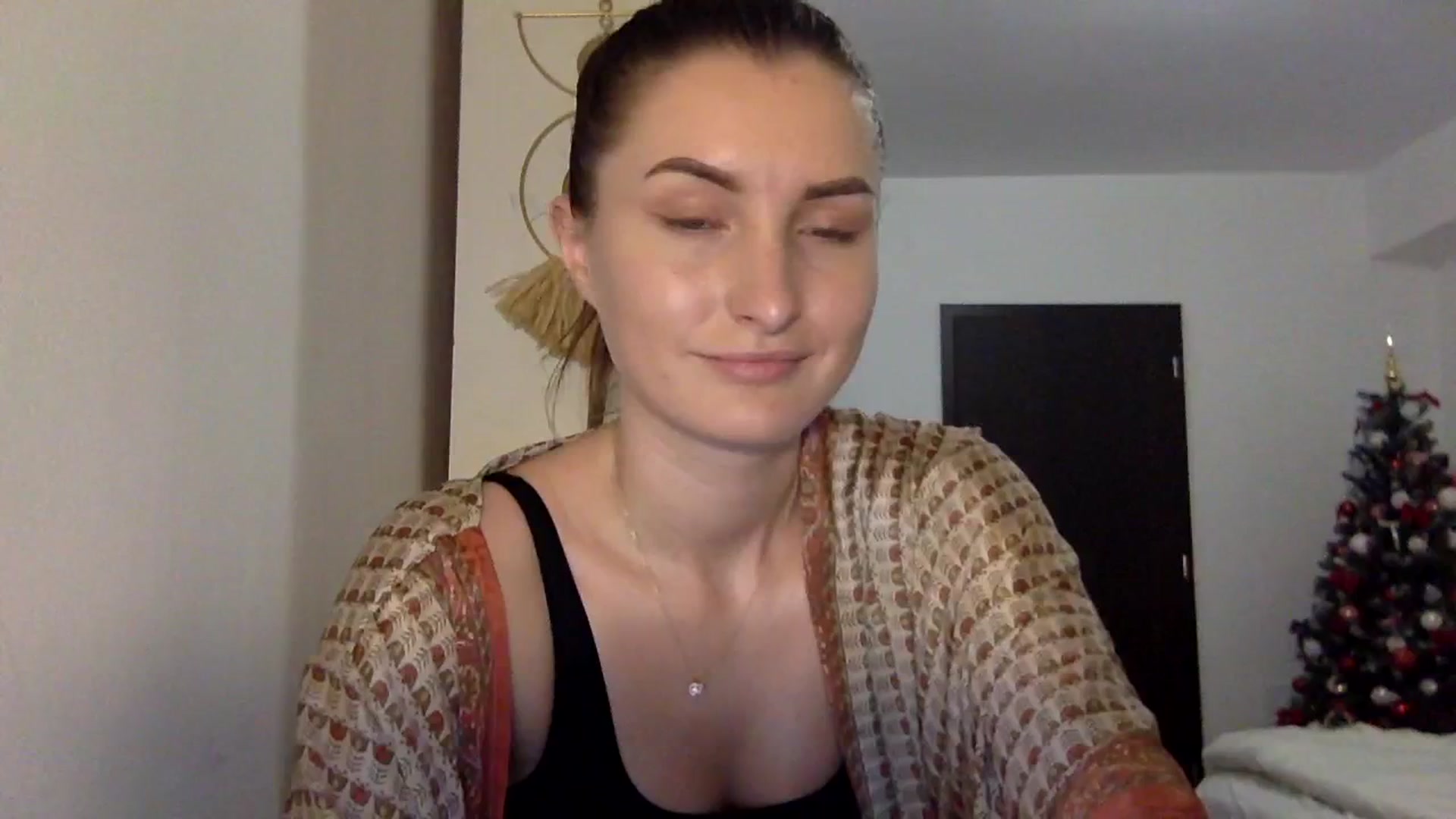 Gallery image thumbnail from EmilyRosier's myfreecams stream on, 12/09/2023, 22:25 image 13 of 20