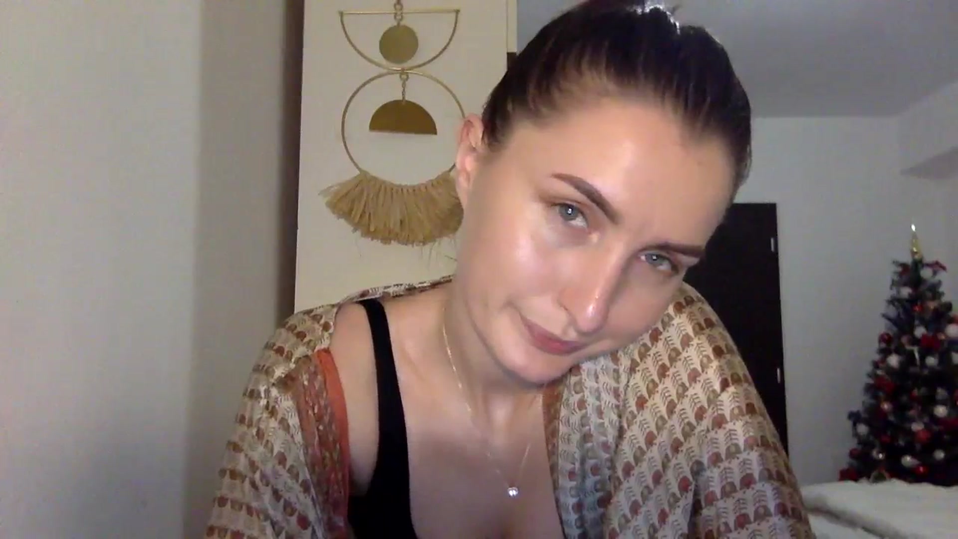 Gallery image thumbnail from EmilyRosier's myfreecams stream on, 12/09/2023, 22:25 image 5 of 20