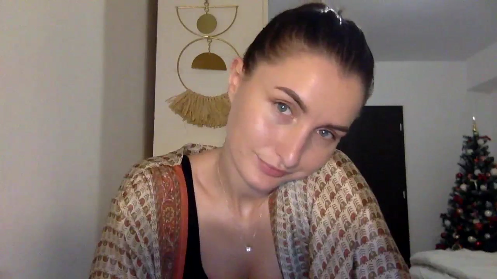 Gallery image thumbnail from EmilyRosier's myfreecams stream on, 12/09/2023, 22:25 image 4 of 20