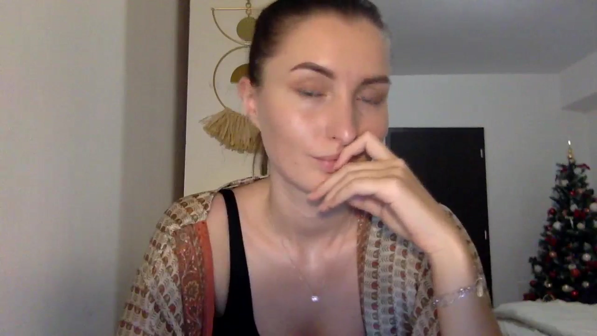 Gallery image thumbnail from EmilyRosier's myfreecams stream on, 12/09/2023, 22:25 image 3 of 20