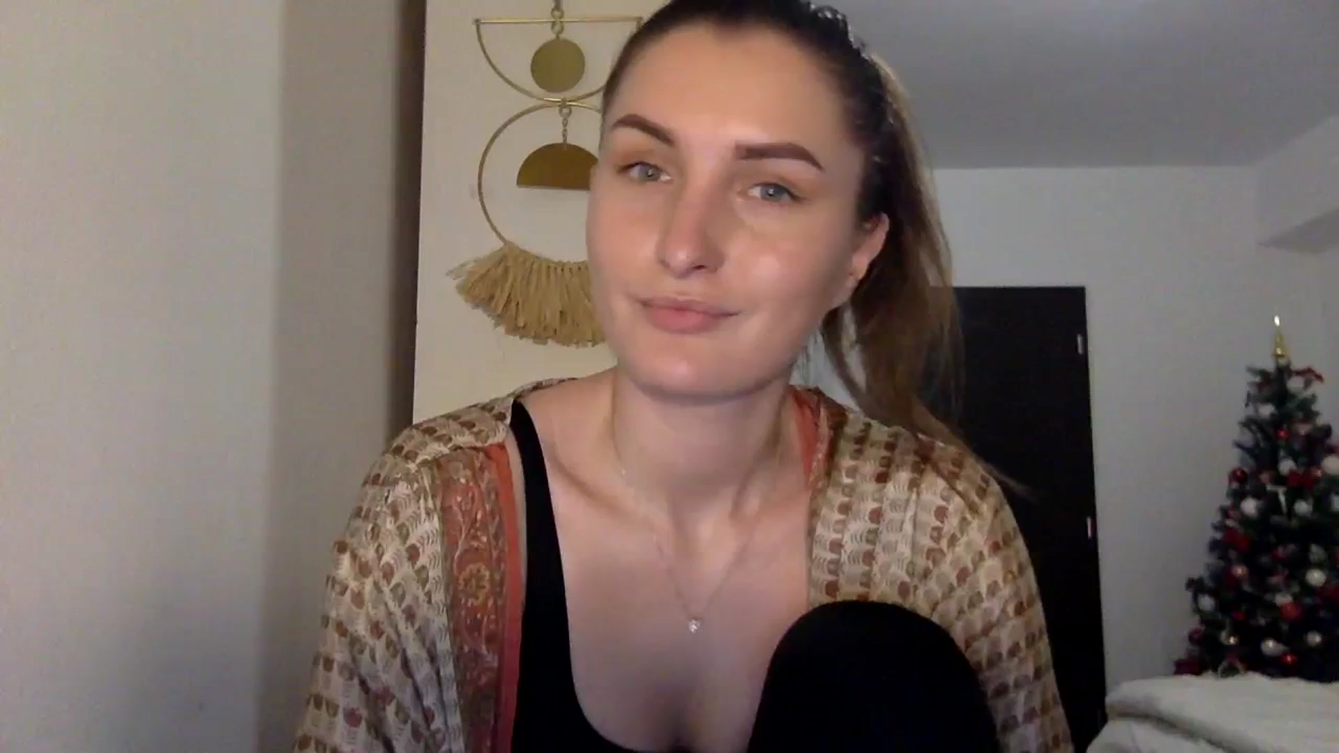 Gallery image thumbnail from EmilyRosier's myfreecams stream on, 12/09/2023, 22:25 image 1 of 20